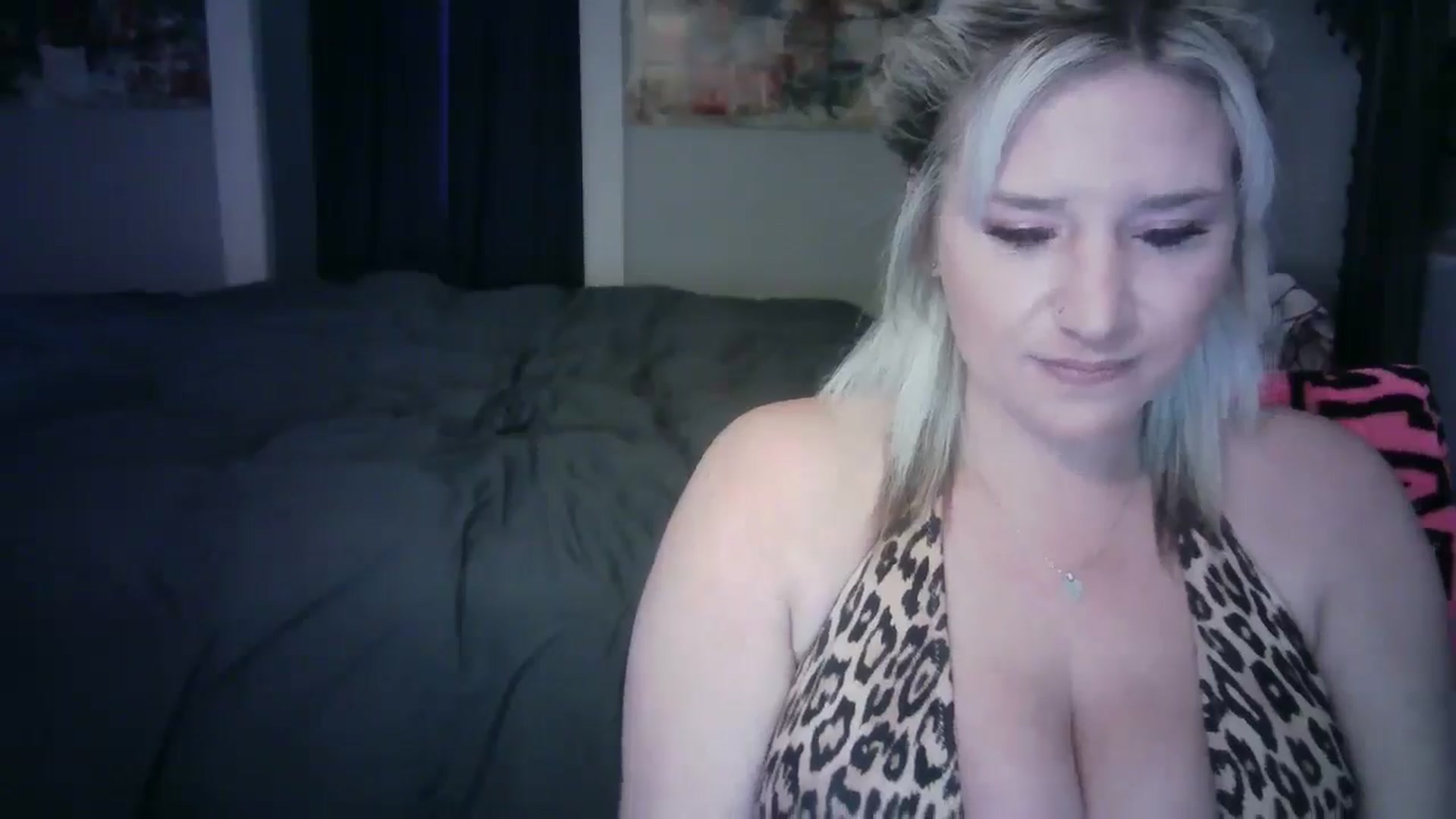 Gallery image thumbnail from LusciousLindz's myfreecams stream on, 04/27/2025, 21:03 image 15 of 20