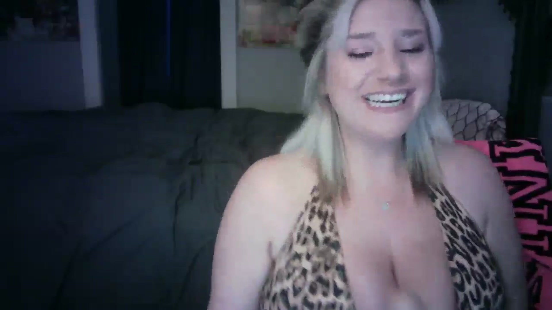Gallery image thumbnail from LusciousLindz's myfreecams stream on, 04/27/2025, 21:03 image 18 of 20