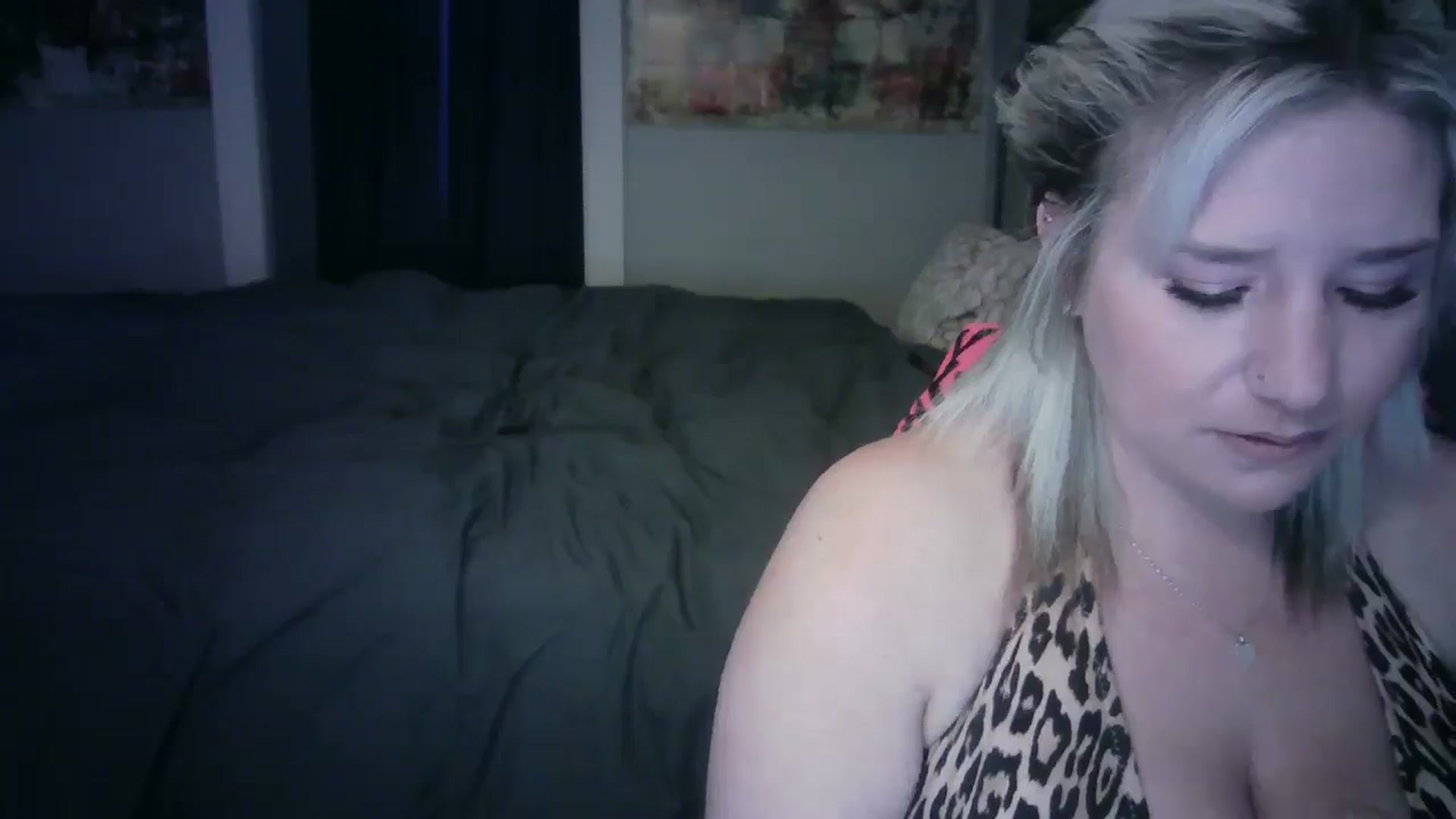 Gallery image thumbnail from LusciousLindz's myfreecams stream on, 04/27/2025, 21:03 image 10 of 20