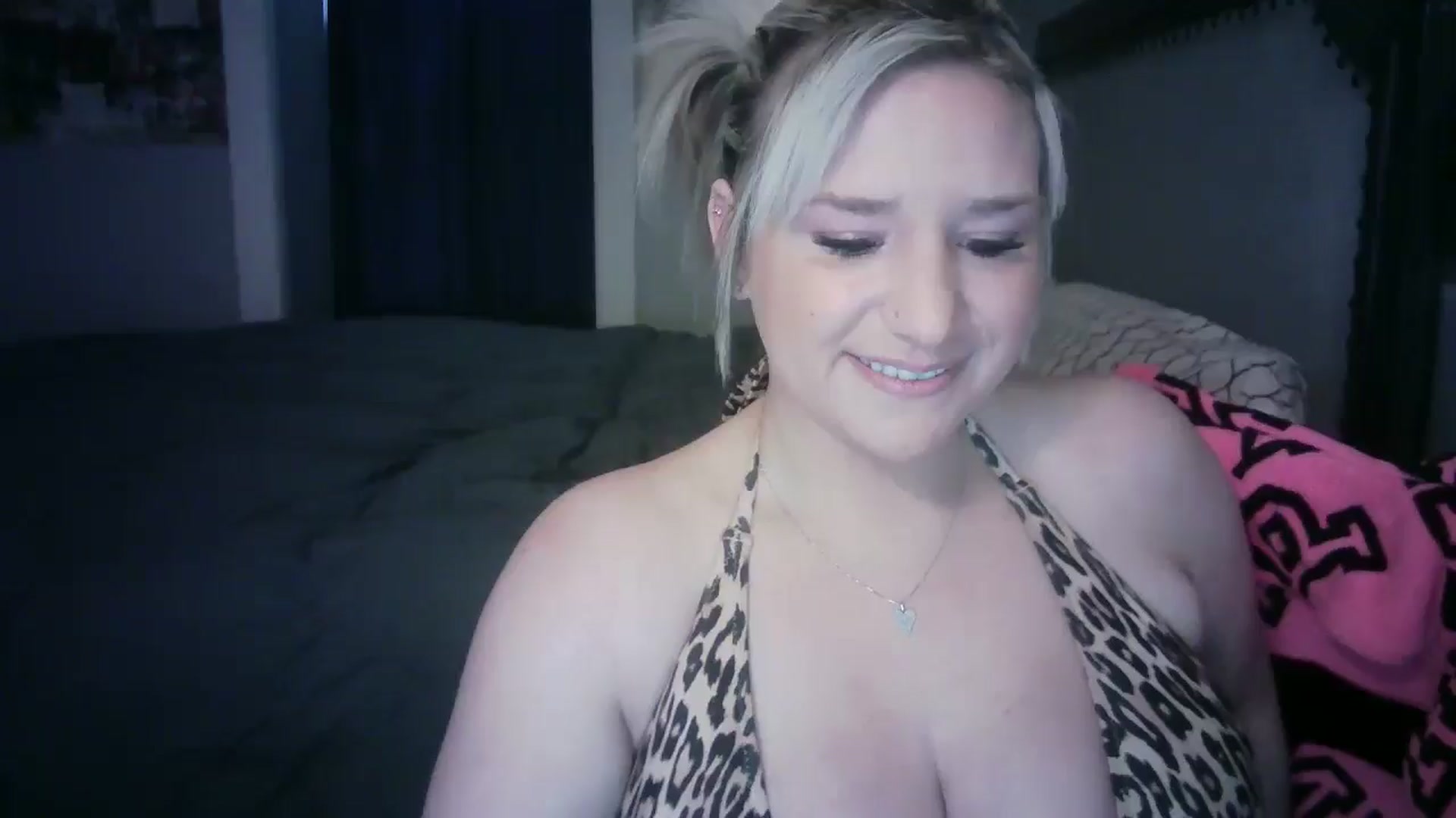 Gallery image thumbnail from LusciousLindz's myfreecams stream on, 04/28/2025, 13:45 image 1 of 20