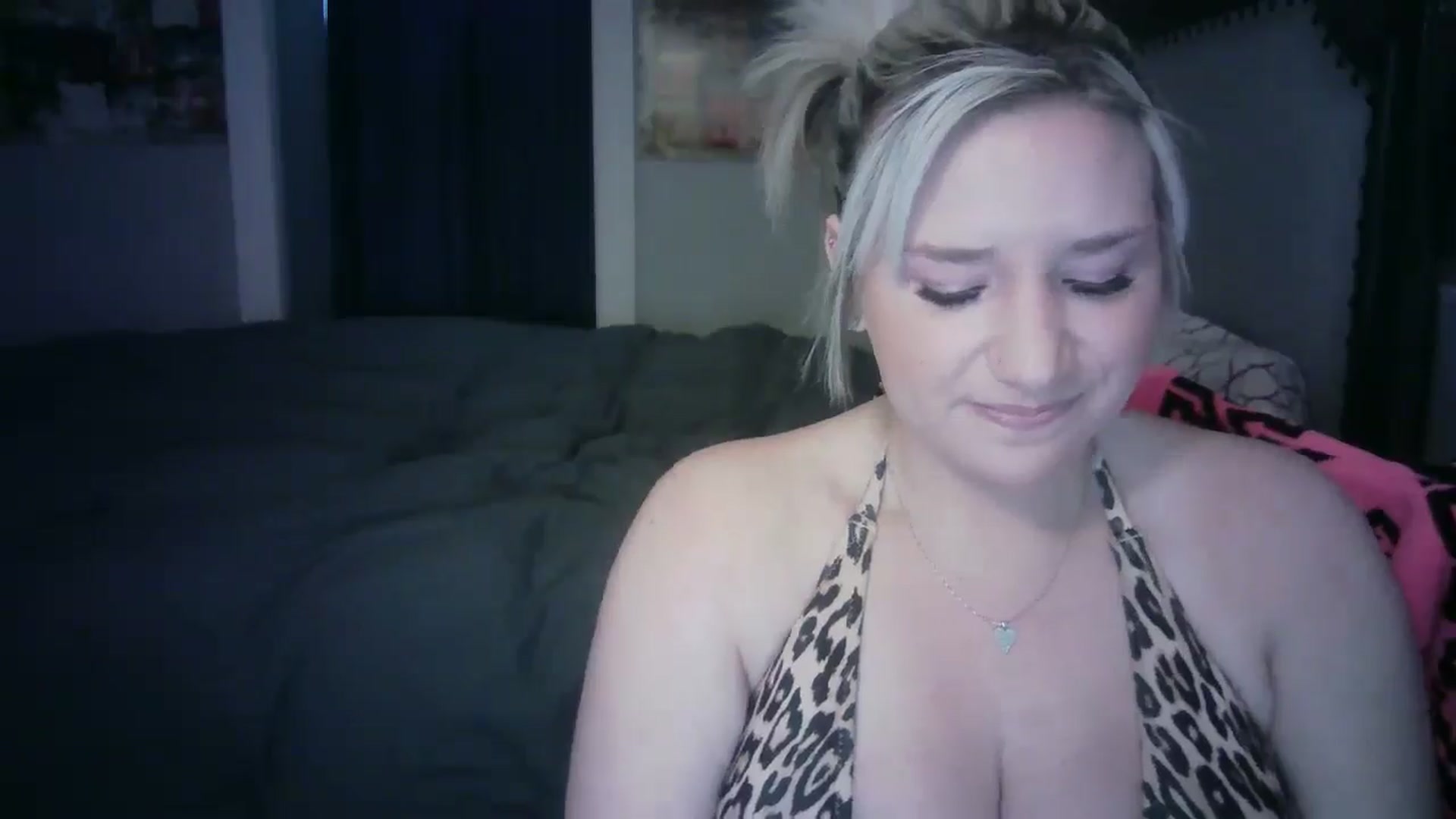 Gallery image thumbnail from LusciousLindz's myfreecams stream on, 04/28/2025, 13:45 image 10 of 20