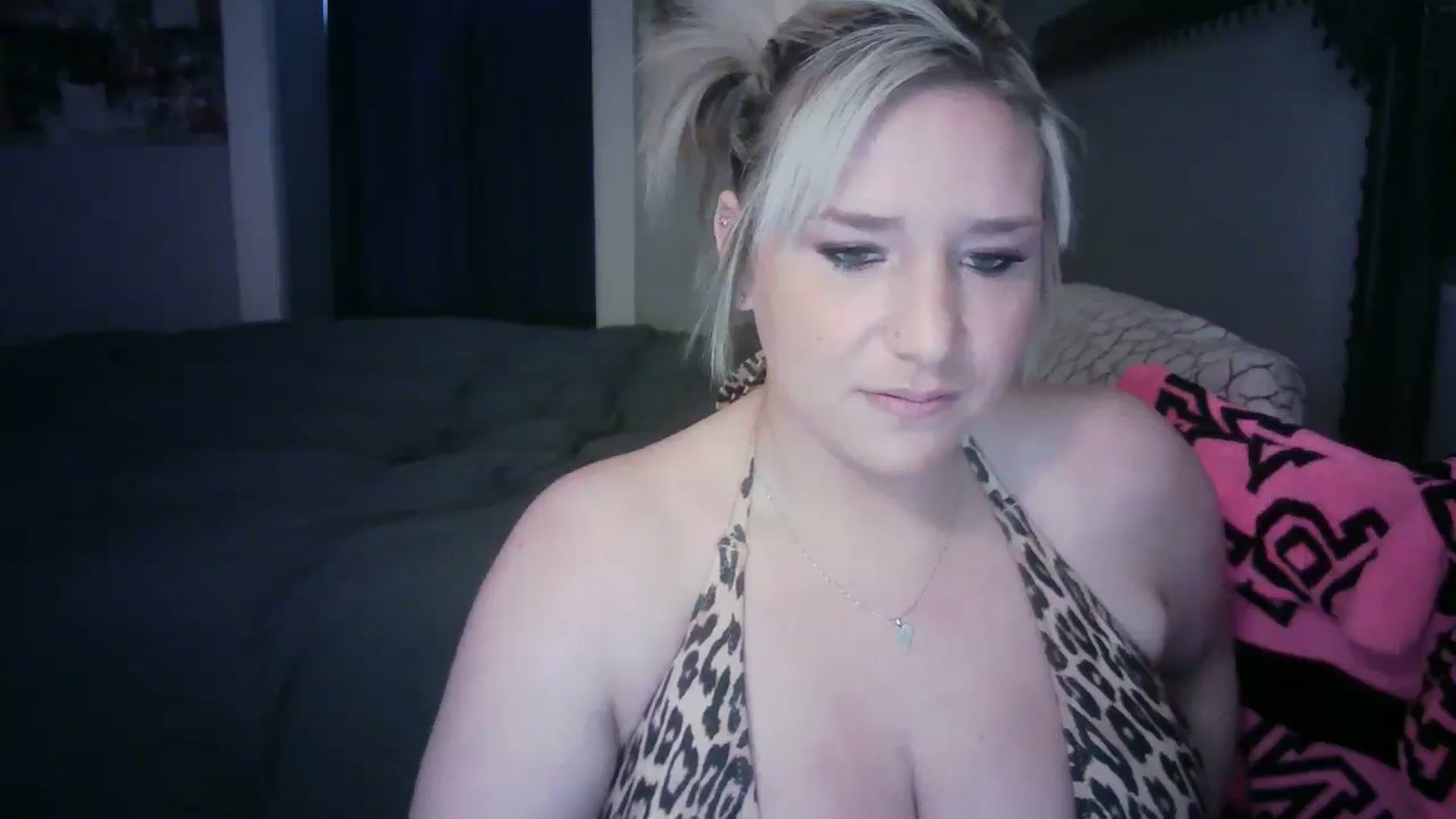 Gallery image thumbnail from LusciousLindz's myfreecams stream on, 04/28/2025, 13:45 image 3 of 20