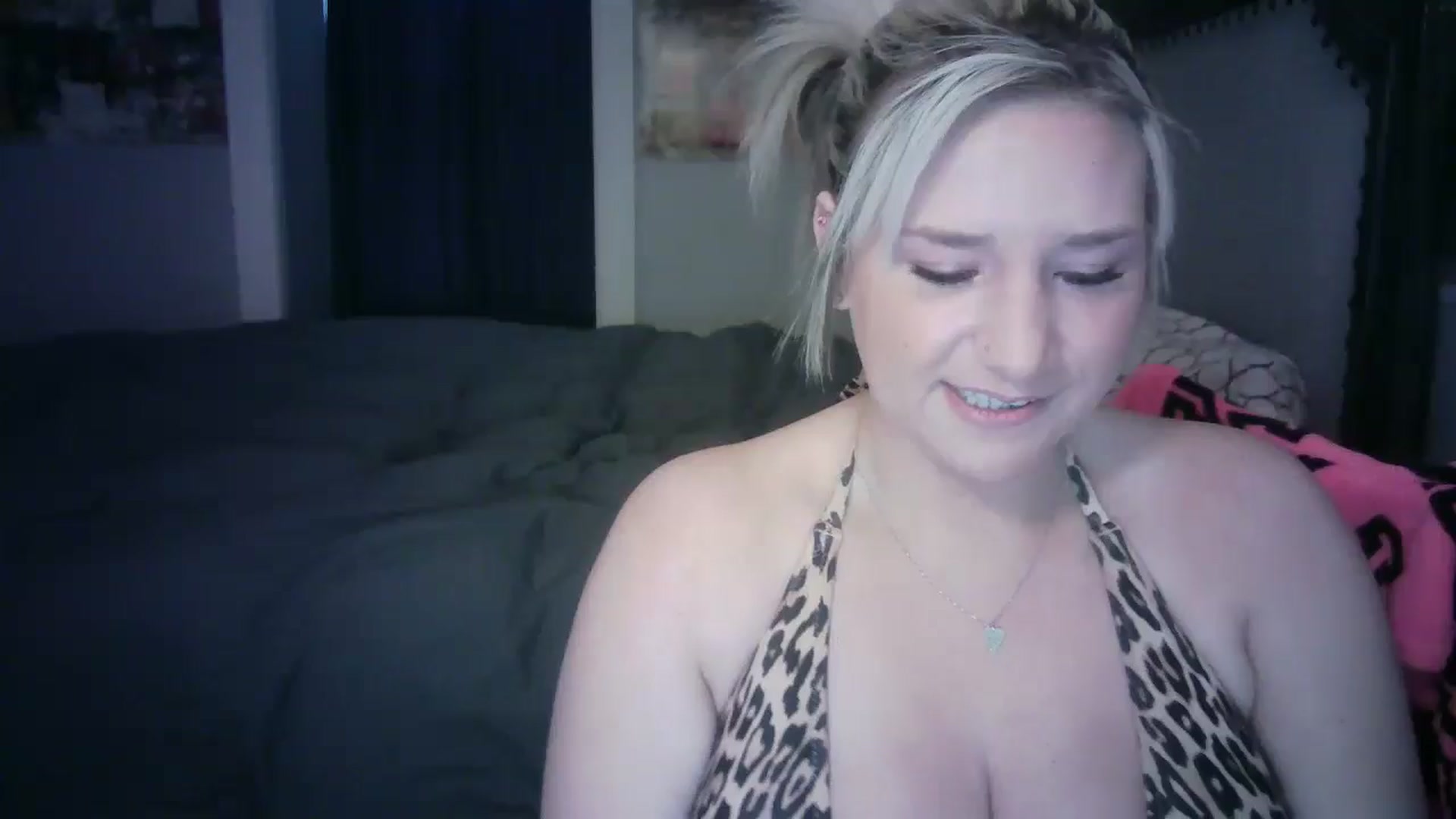 Gallery image thumbnail from LusciousLindz's myfreecams stream on, 04/28/2025, 13:45 image 17 of 20