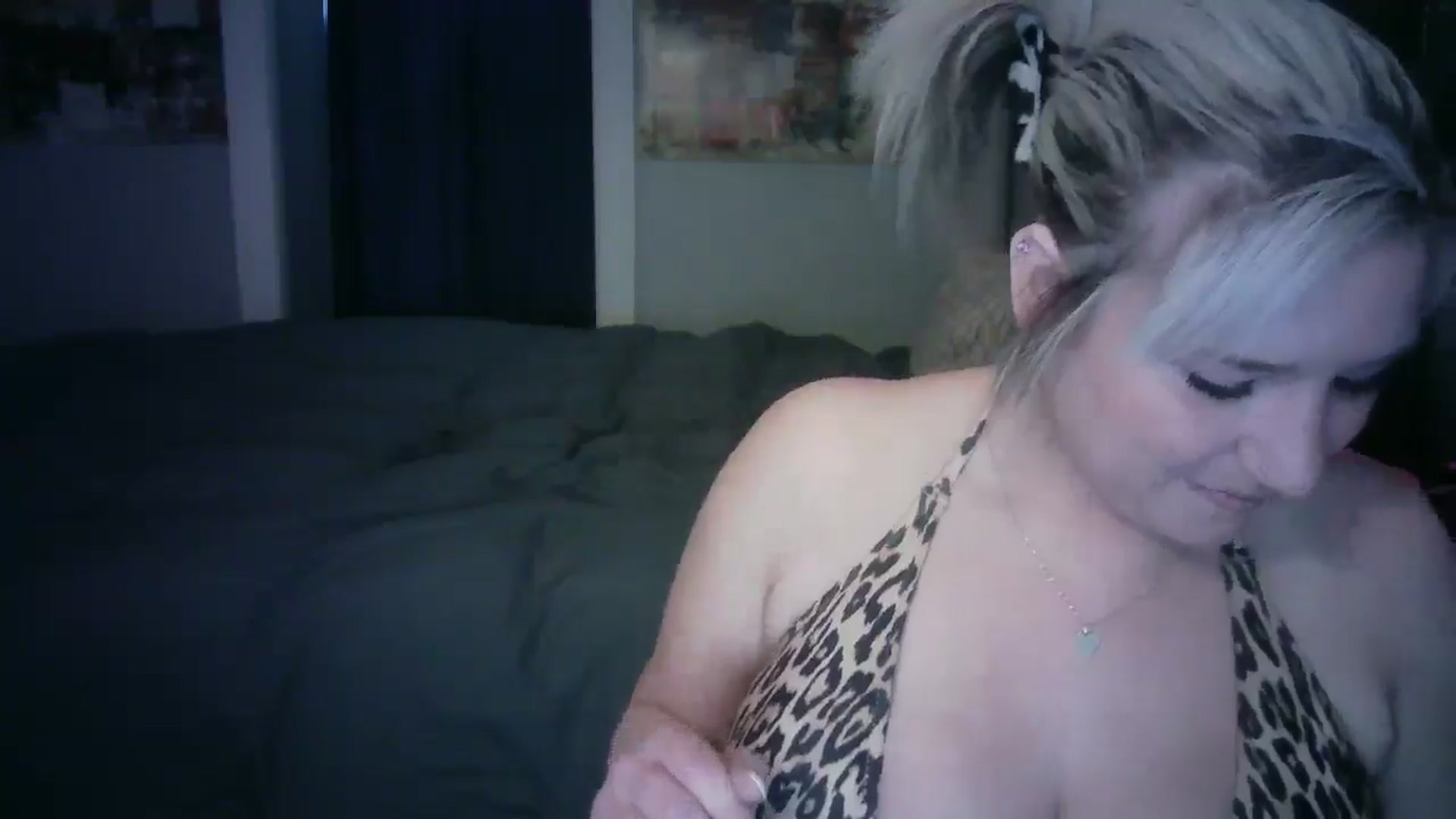 Gallery image thumbnail from LusciousLindz's myfreecams stream on, 04/28/2025, 13:45 image 5 of 20