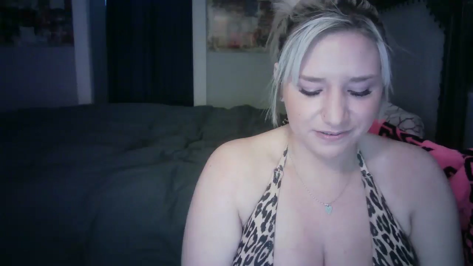 Gallery image thumbnail from LusciousLindz's myfreecams stream on, 04/28/2025, 14:30 image 5 of 20