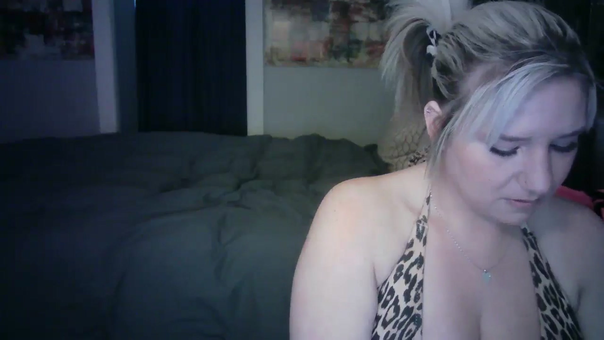 Gallery image thumbnail from LusciousLindz's myfreecams stream on, 04/28/2025, 14:30 image 6 of 20