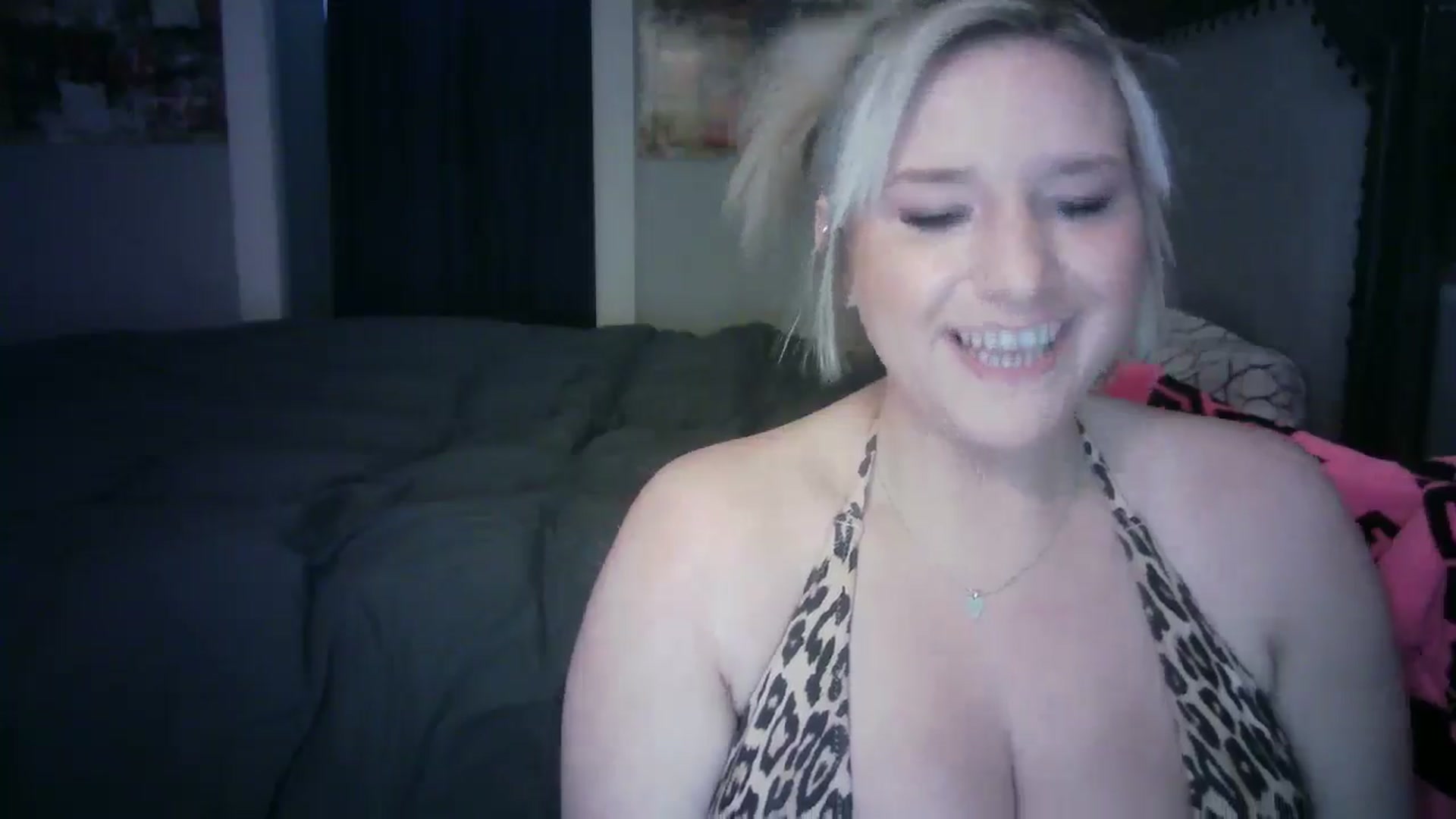Gallery image thumbnail from LusciousLindz's myfreecams stream on, 04/28/2025, 14:30 image 19 of 20