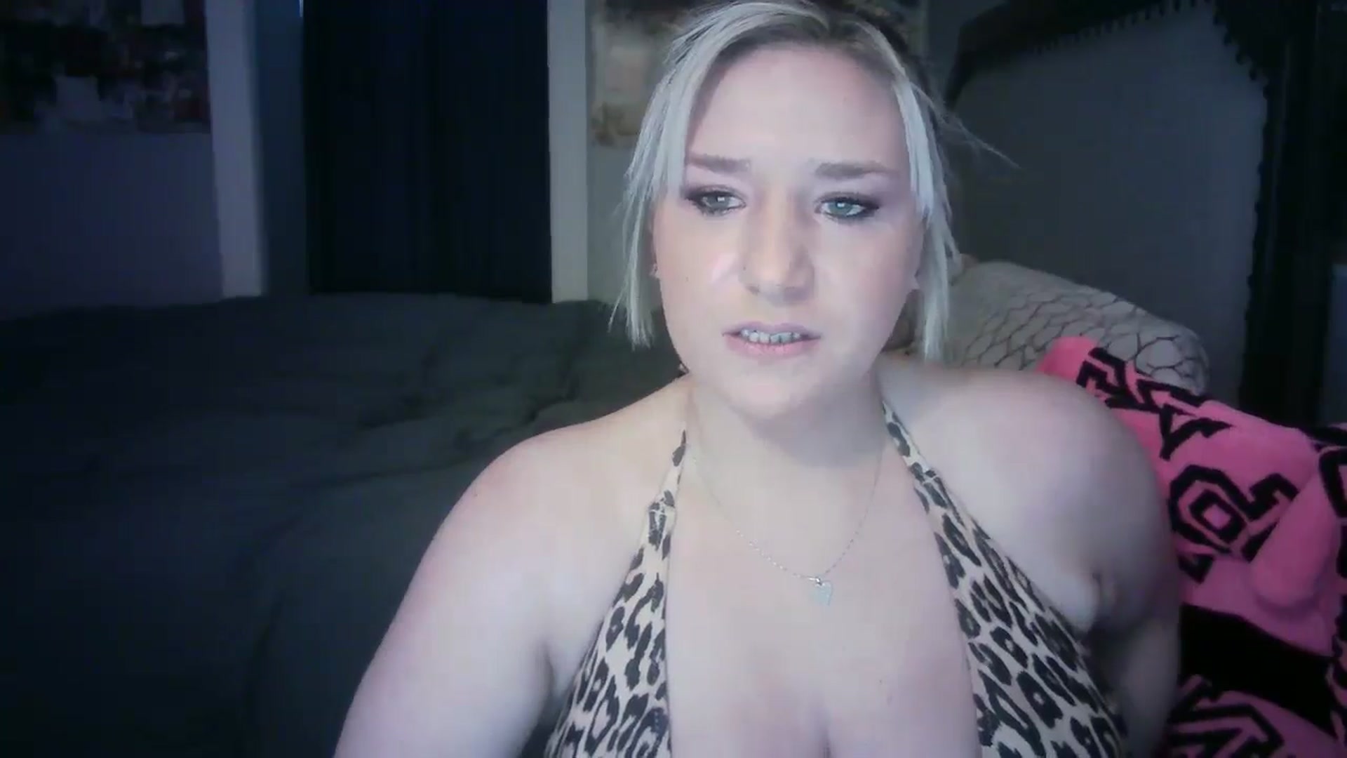 Gallery image thumbnail from LusciousLindz's myfreecams stream on, 04/28/2025, 14:30 image 9 of 20
