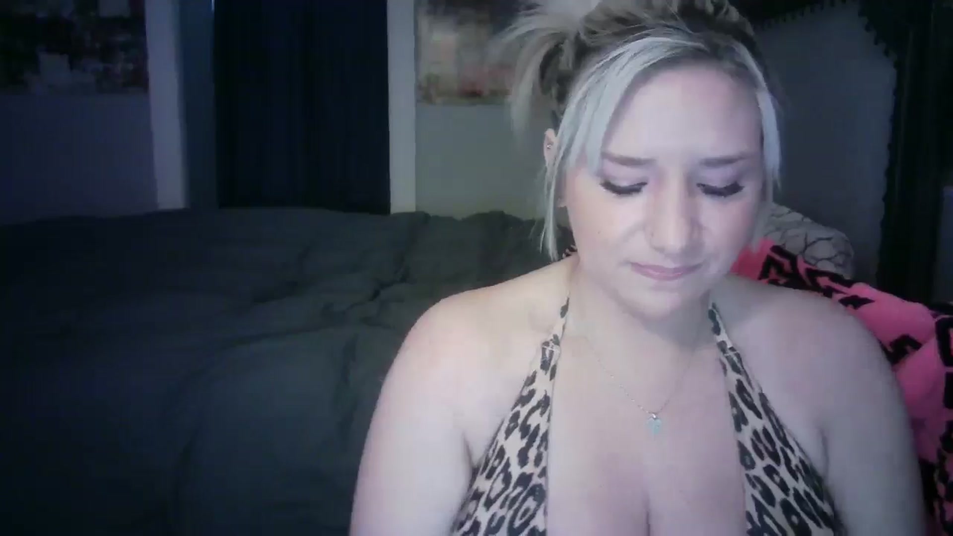 Gallery image thumbnail from LusciousLindz's myfreecams stream on, 04/28/2025, 14:30 image 3 of 20
