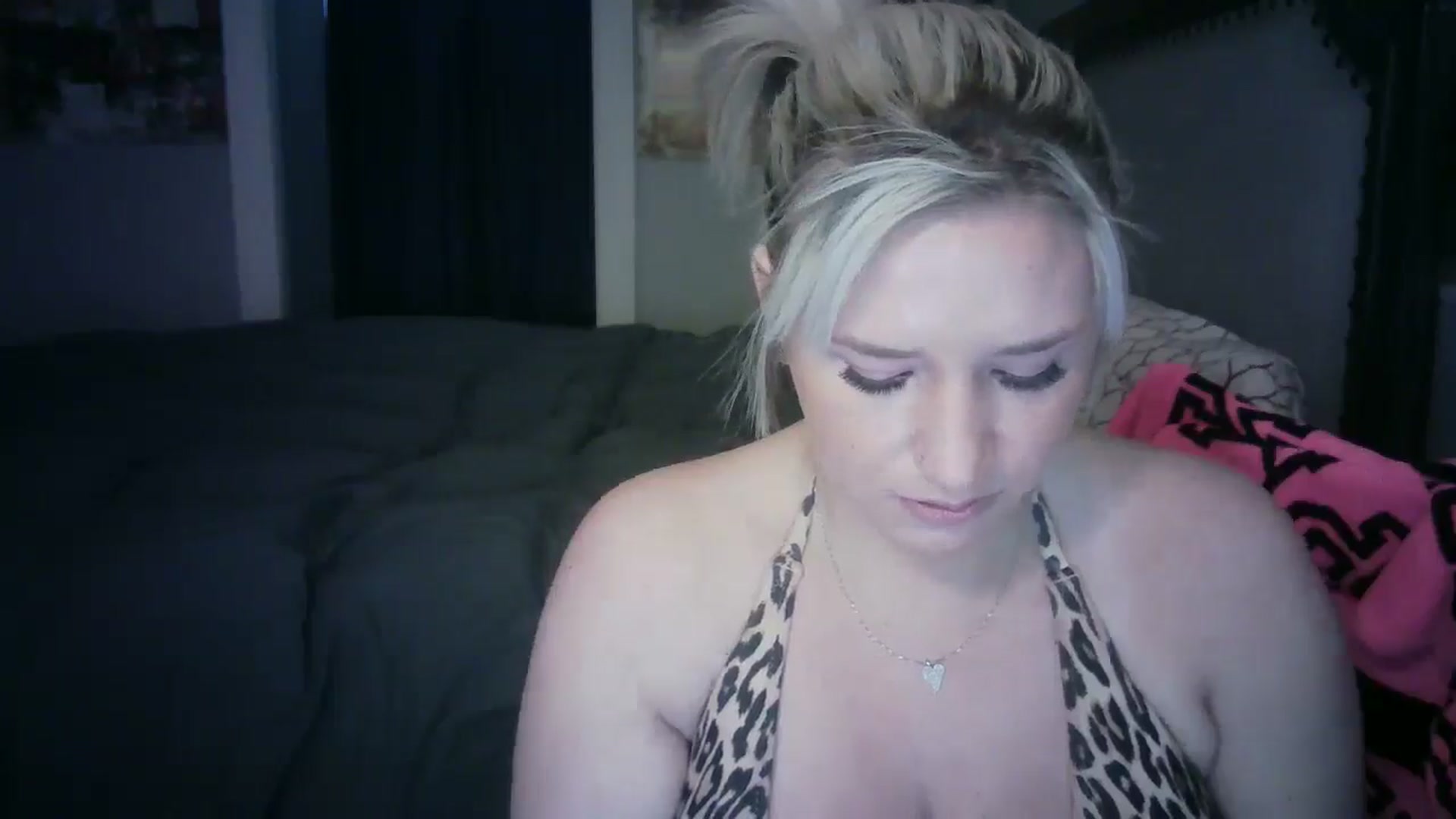 Gallery image thumbnail from LusciousLindz's myfreecams stream on, 04/28/2025, 14:30 image 14 of 20