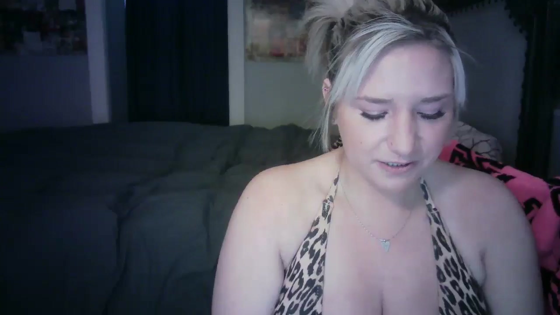 Gallery image thumbnail from LusciousLindz's myfreecams stream on, 04/28/2025, 14:30 image 12 of 20