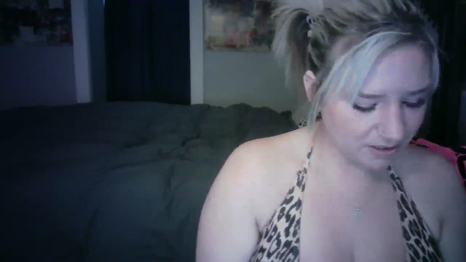 Gallery image thumbnail from LusciousLindz's myfreecams stream on, 04/28/2025, 14:30 image 7 of 20