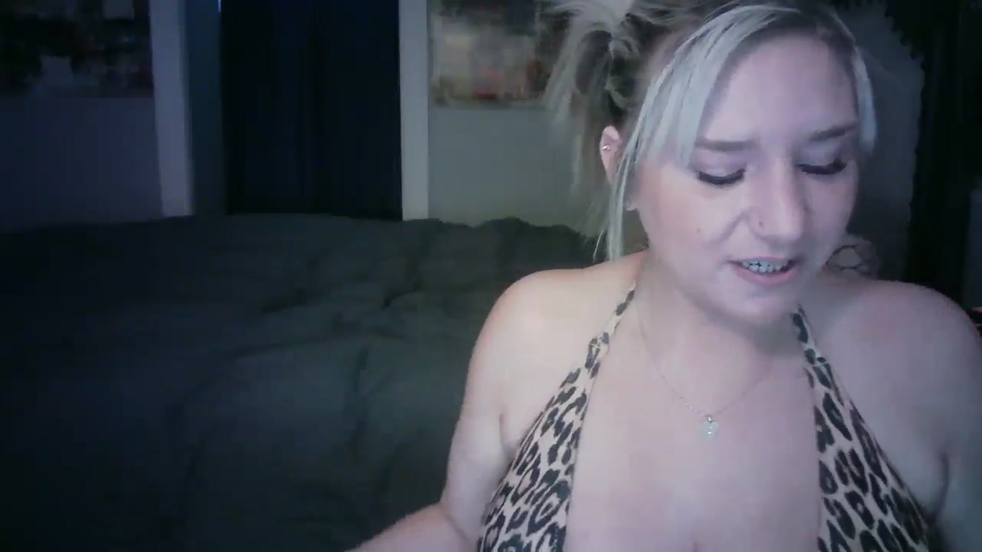 Gallery image thumbnail from LusciousLindz's myfreecams stream on, 04/28/2025, 14:30 image 4 of 20