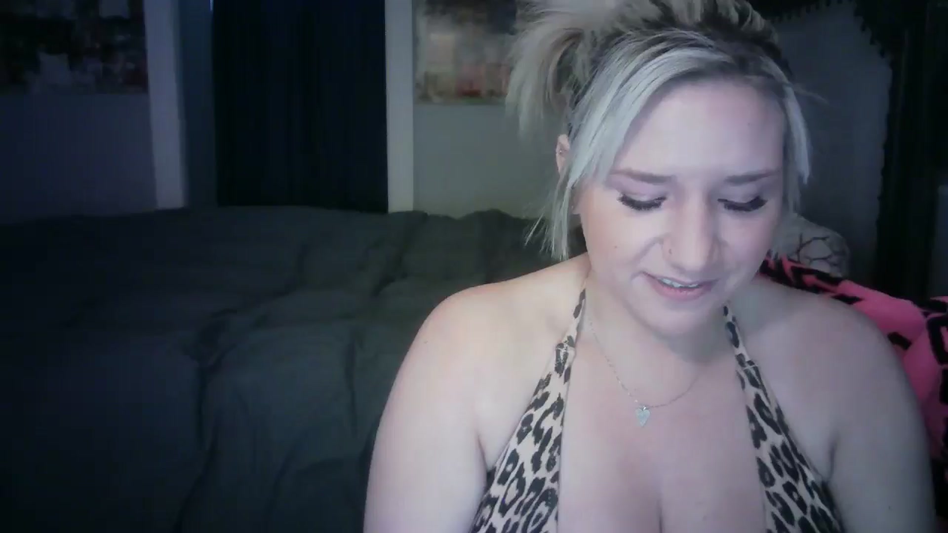 Gallery image thumbnail from LusciousLindz's myfreecams stream on, 04/28/2025, 14:30 image 18 of 20