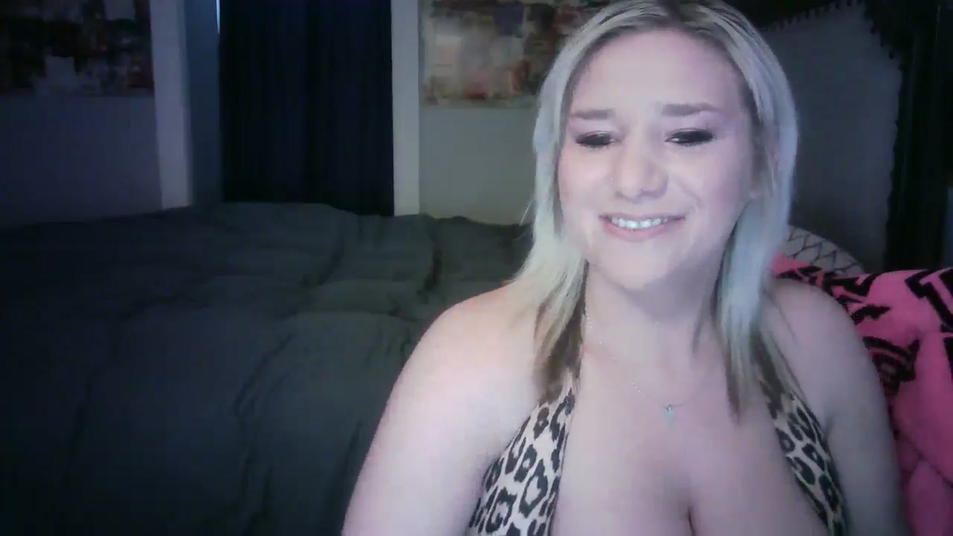 Gallery image thumbnail from LusciousLindz's myfreecams stream on, 04/30/2025, 17:45 image 13 of 20