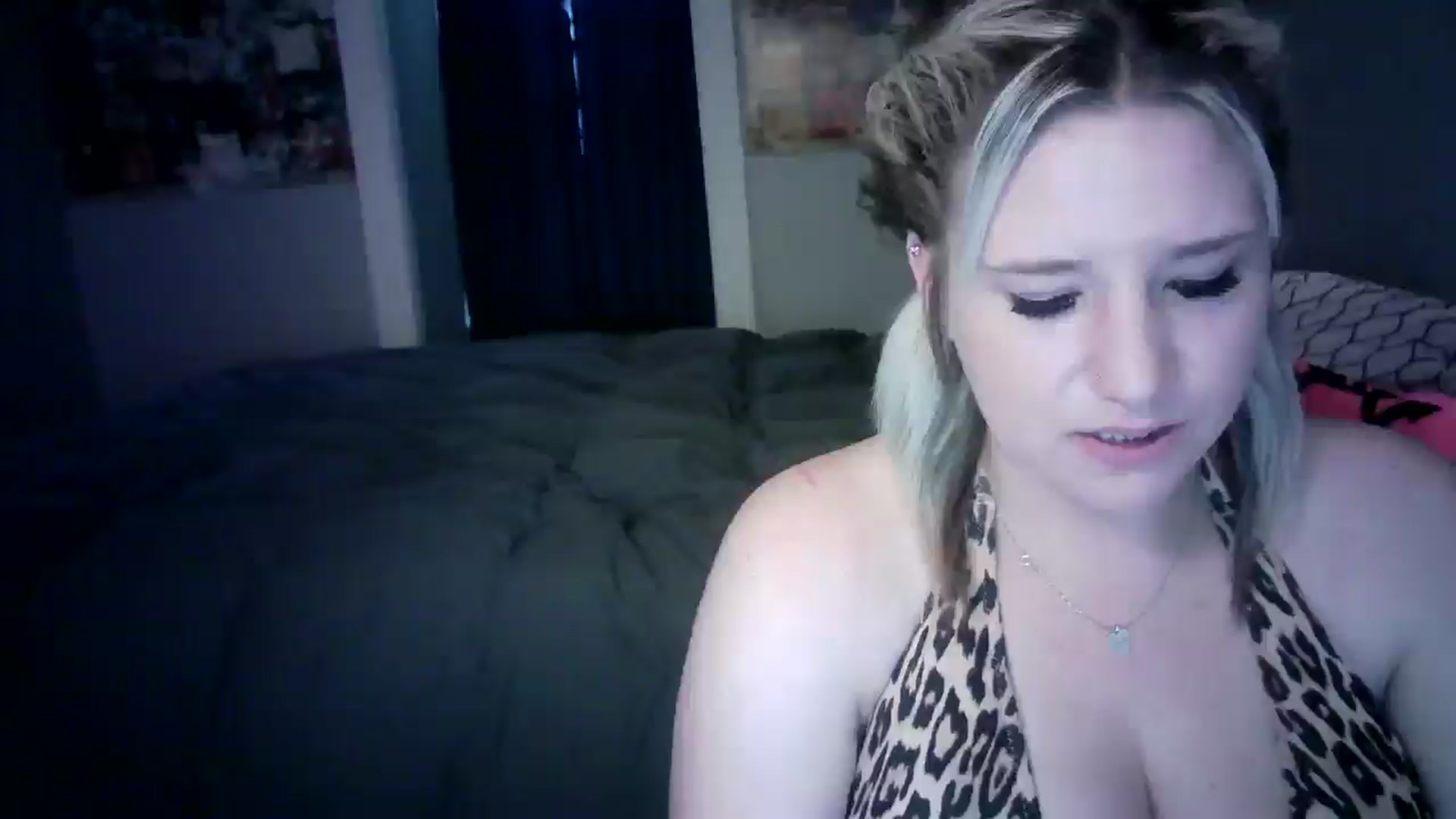 Gallery image thumbnail from LusciousLindz's myfreecams stream on, 05/13/2025, 16:37 image 10 of 20
