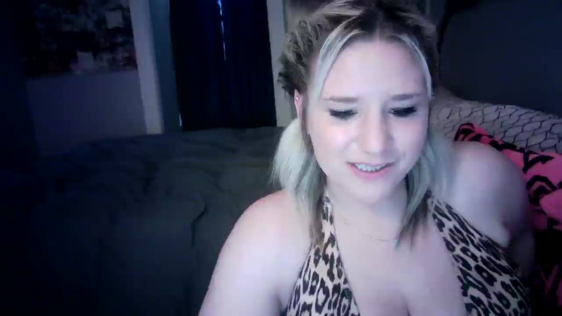 Gallery image thumbnail from LusciousLindz's myfreecams stream on, 05/13/2025, 16:37 image 4 of 20