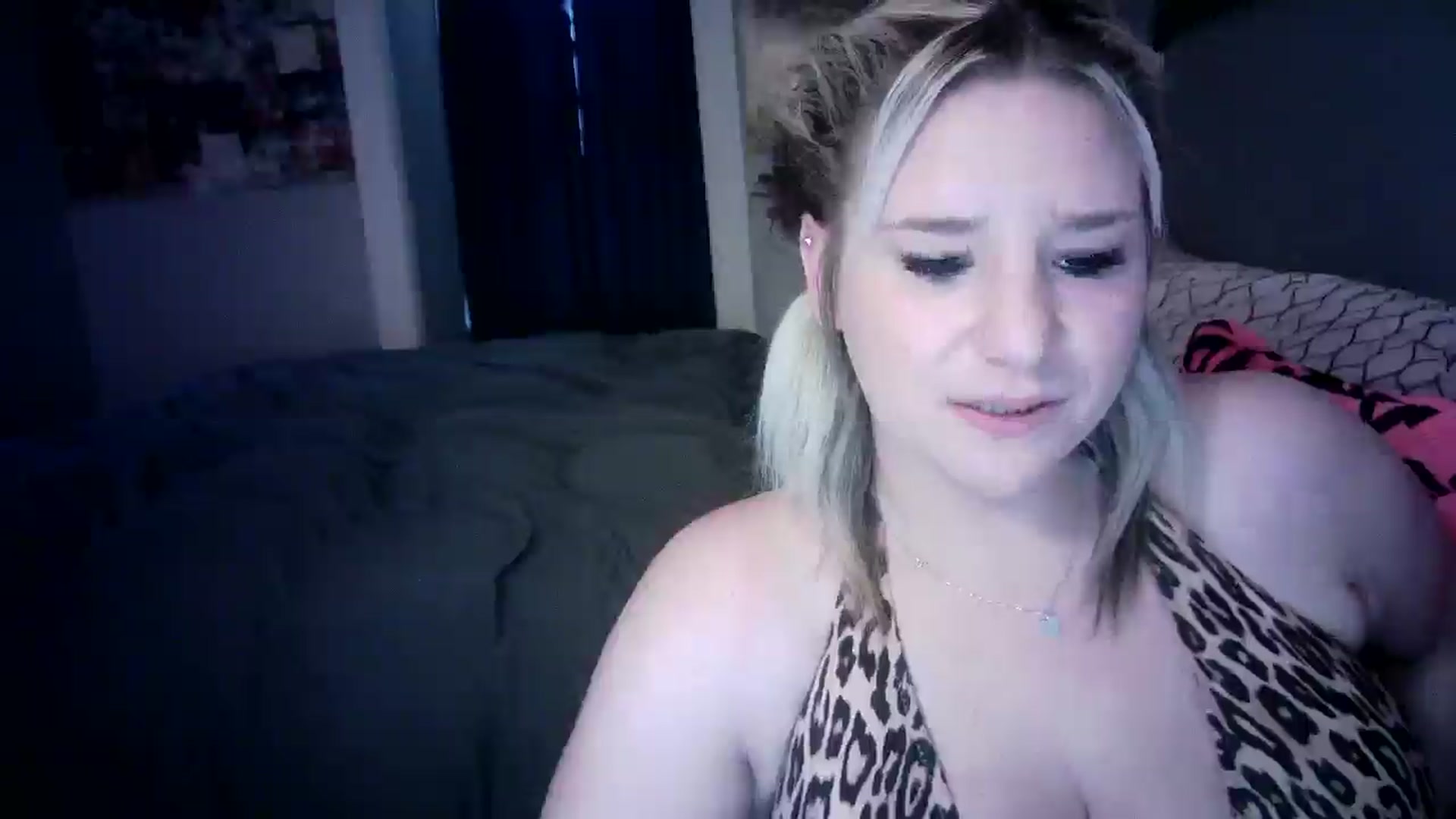 Gallery image thumbnail from LusciousLindz's myfreecams stream on, 05/13/2025, 16:37 image 3 of 20