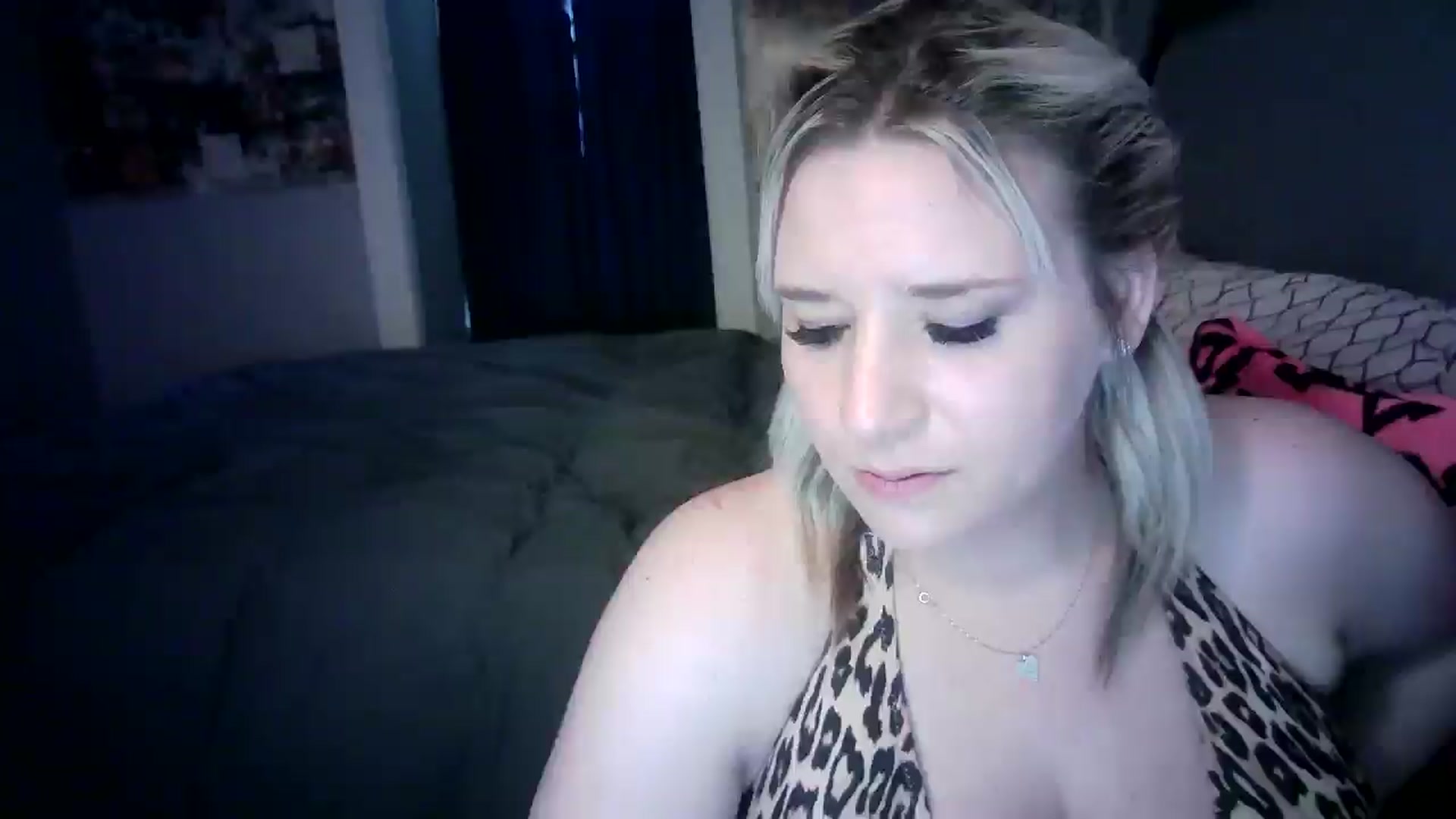 Gallery image thumbnail from LusciousLindz's myfreecams stream on, 05/13/2025, 16:37 image 9 of 20