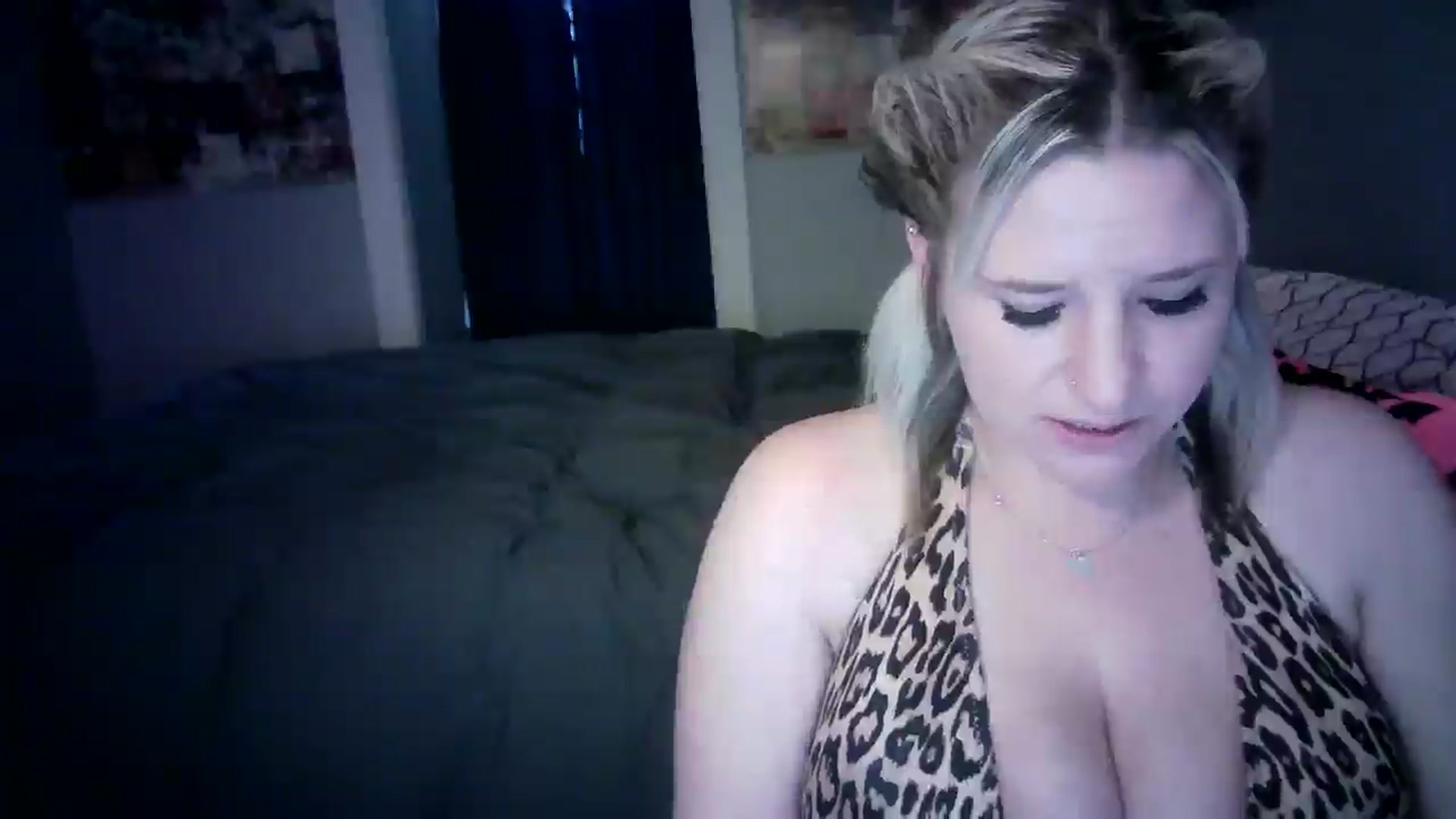Gallery image thumbnail from LusciousLindz's myfreecams stream on, 05/13/2025, 16:37 image 8 of 20