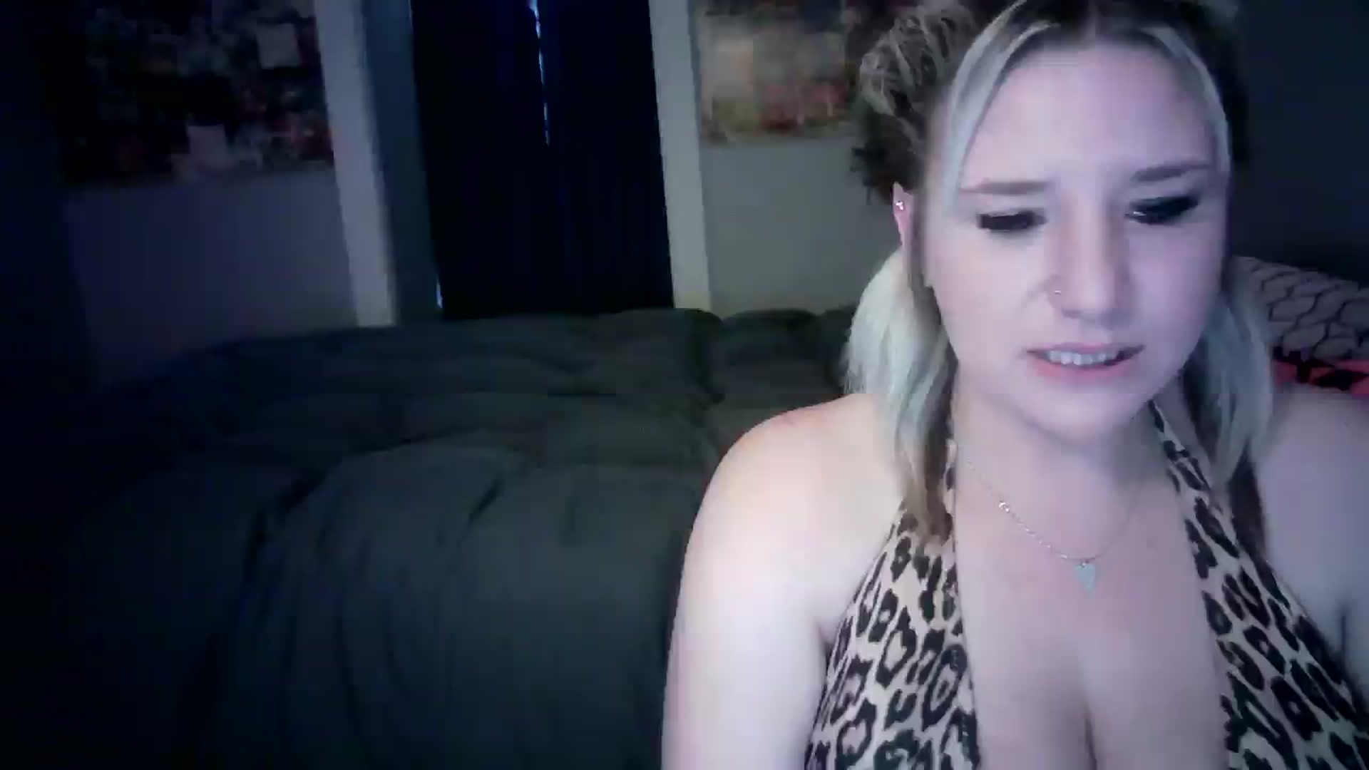 Gallery image thumbnail from LusciousLindz's myfreecams stream on, 05/13/2025, 16:37 image 15 of 20