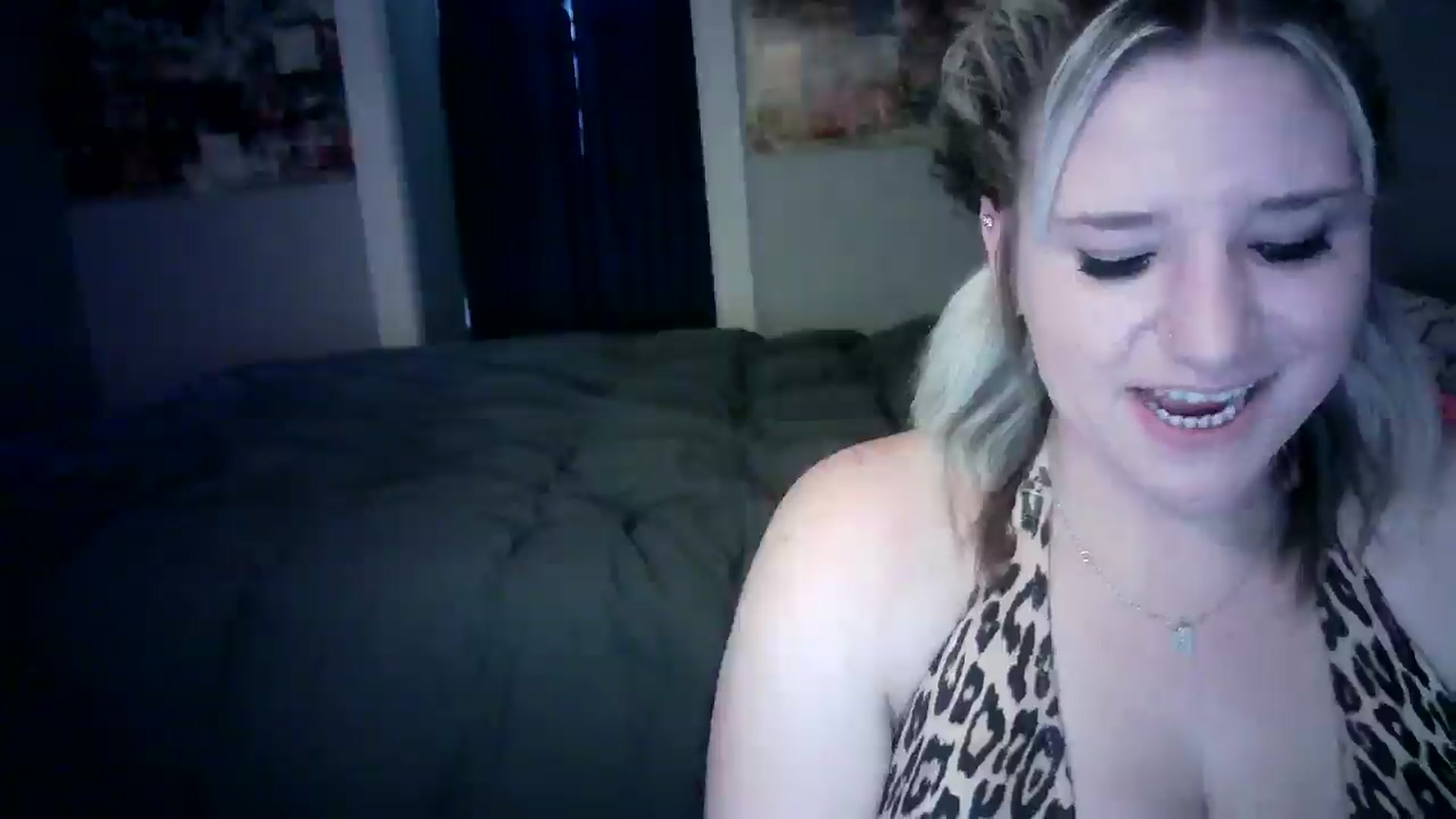 Gallery image thumbnail from LusciousLindz's myfreecams stream on, 05/13/2025, 16:37 image 7 of 20