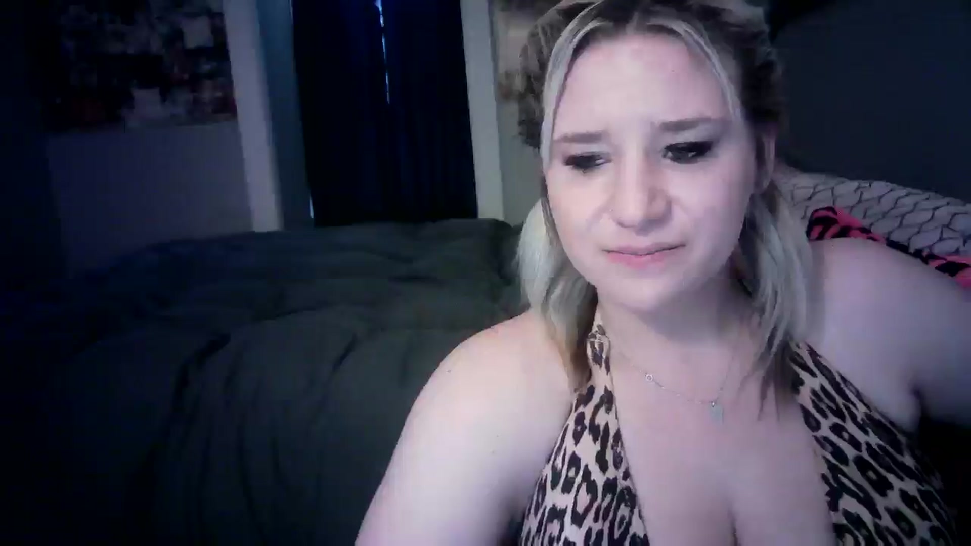 Gallery image thumbnail from LusciousLindz's myfreecams stream on, 05/13/2025, 16:37 image 14 of 20