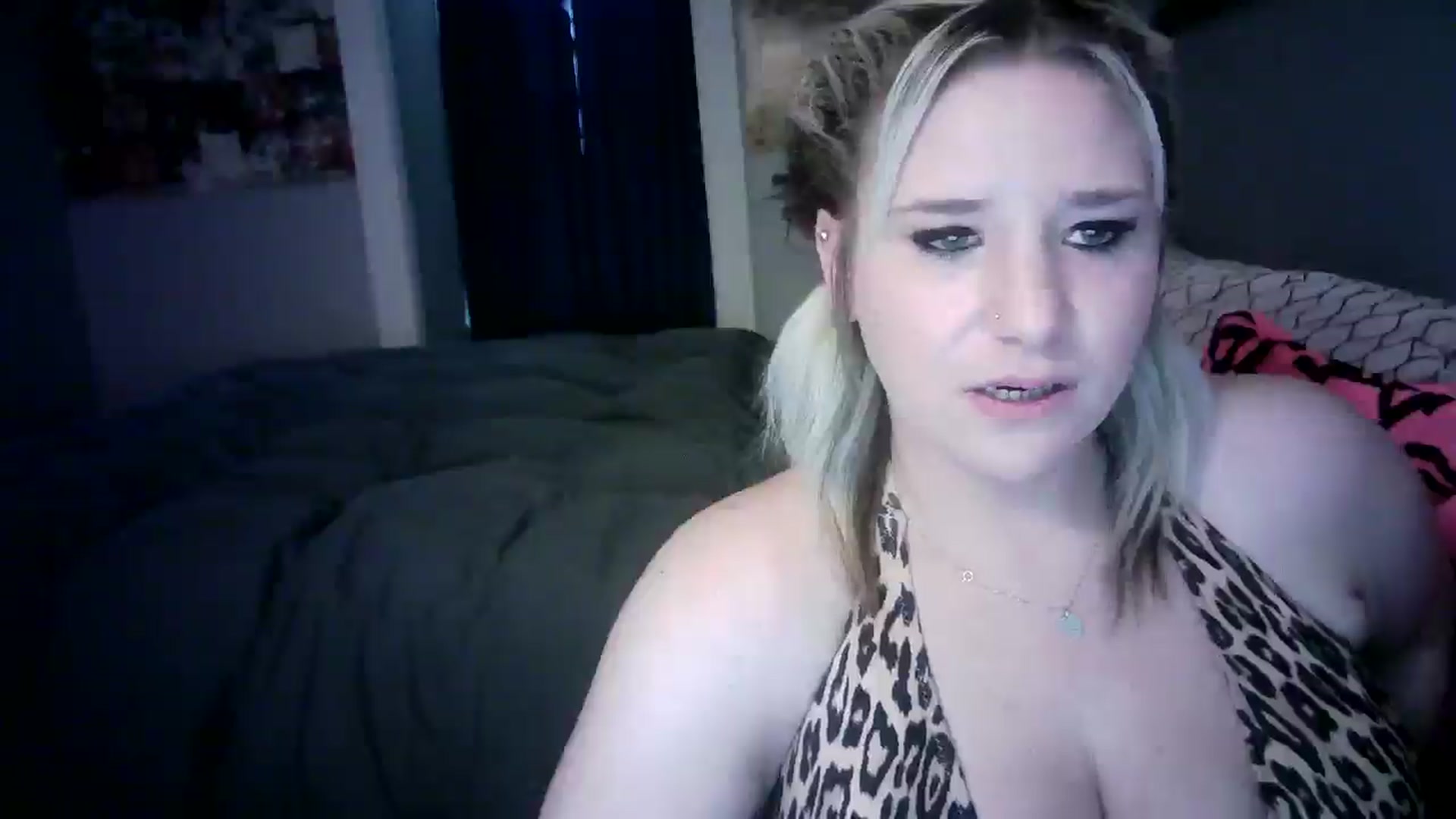 Gallery image thumbnail from LusciousLindz's myfreecams stream on, 05/13/2025, 16:37 image 18 of 20