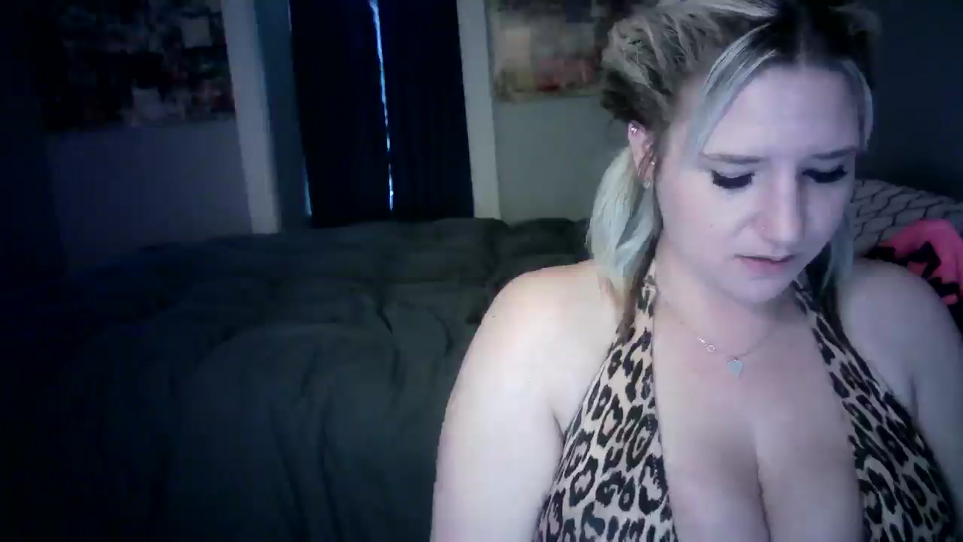 Gallery image thumbnail from LusciousLindz's myfreecams stream on, 05/13/2025, 17:11 image 4 of 20