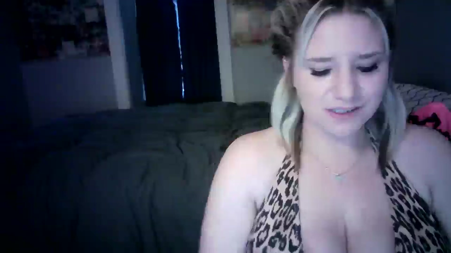 Gallery image thumbnail from LusciousLindz's myfreecams stream on, 05/13/2025, 17:11 image 8 of 20