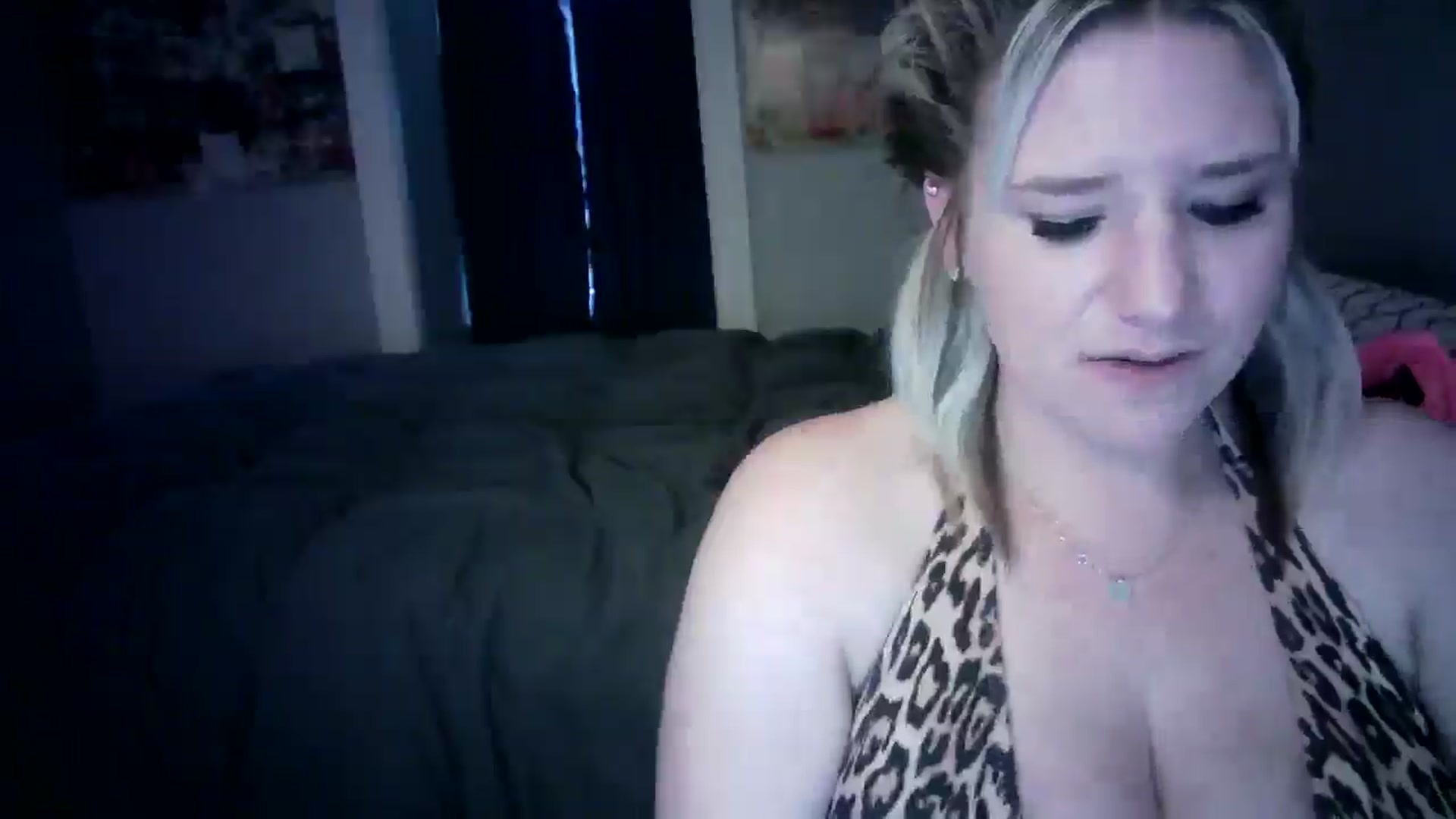 Gallery image thumbnail from LusciousLindz's myfreecams stream on, 05/13/2025, 17:11 image 3 of 20