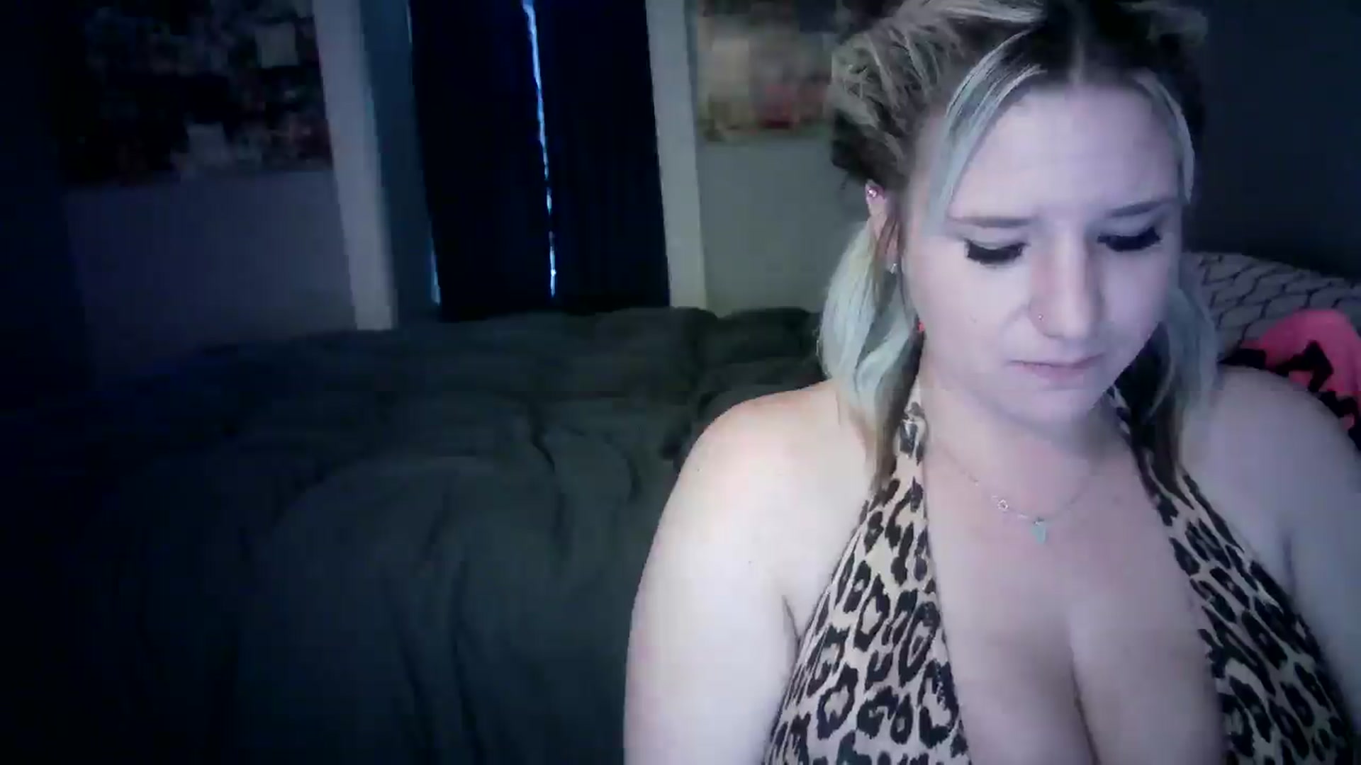 Gallery image thumbnail from LusciousLindz's myfreecams stream on, 05/13/2025, 17:11 image 5 of 20