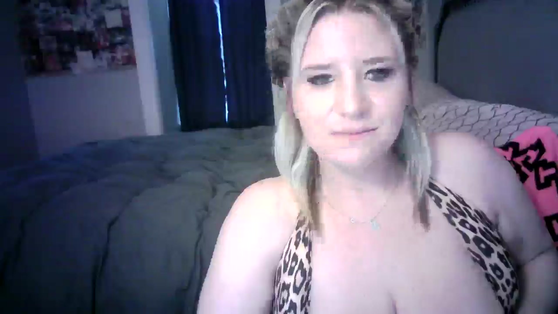 Gallery image thumbnail from LusciousLindz's myfreecams stream on, 05/13/2025, 17:11 image 16 of 20