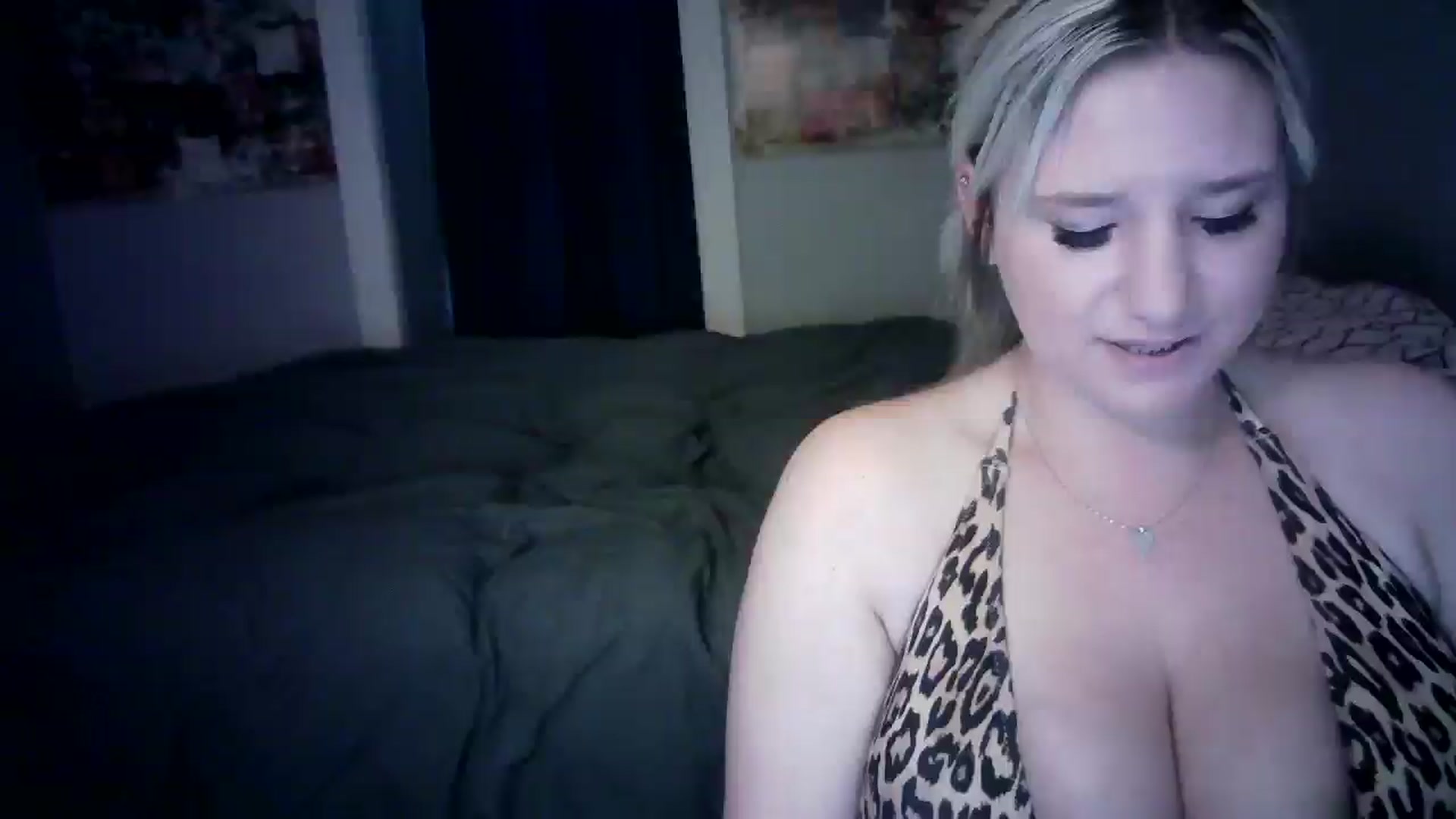 Gallery image thumbnail from LusciousLindz's myfreecams stream on, 05/14/2025, 14:54 image 10 of 20