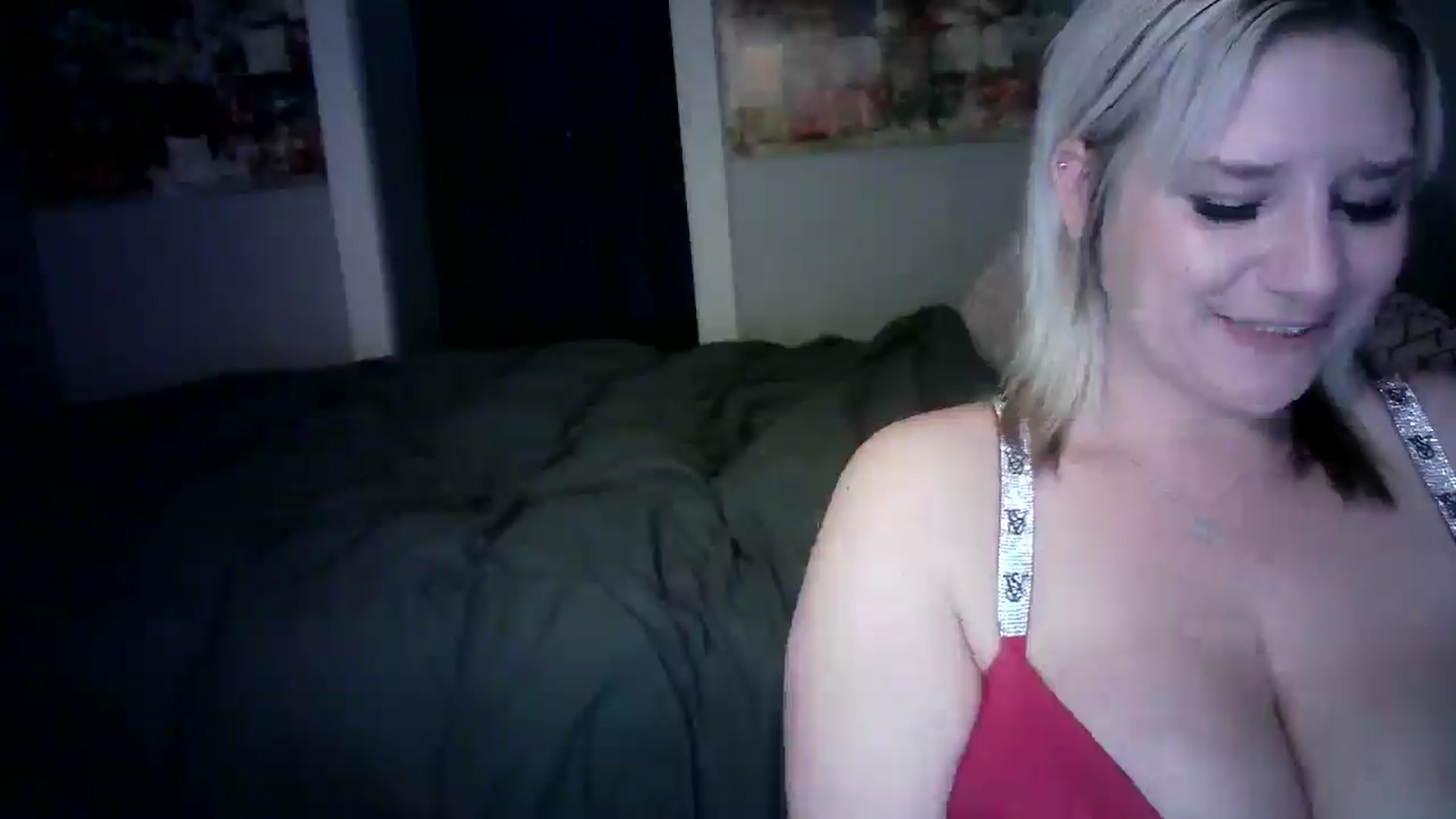Gallery image thumbnail from LusciousLindz's myfreecams stream on, 05/15/2025, 17:40 image 15 of 20