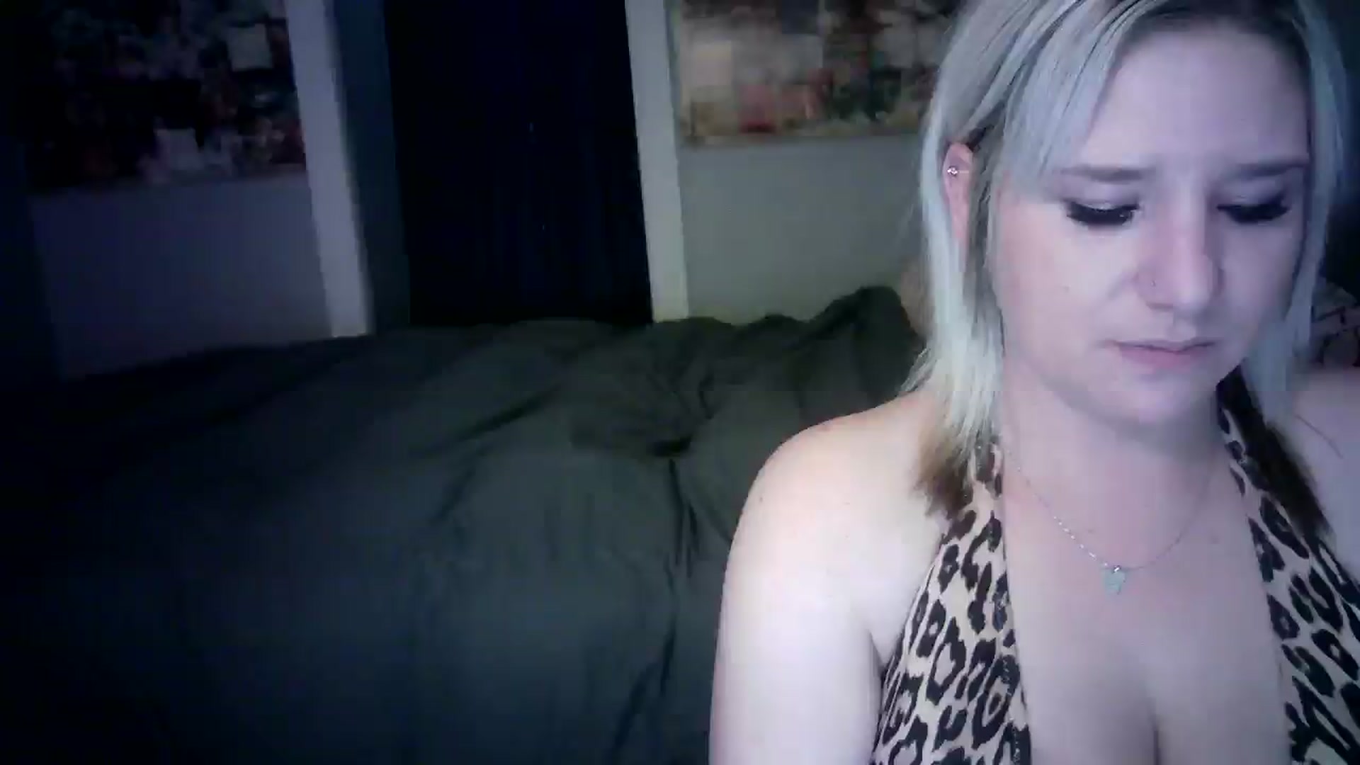 Gallery image thumbnail from LusciousLindz's myfreecams stream on, 05/15/2025, 17:40 image 1 of 20