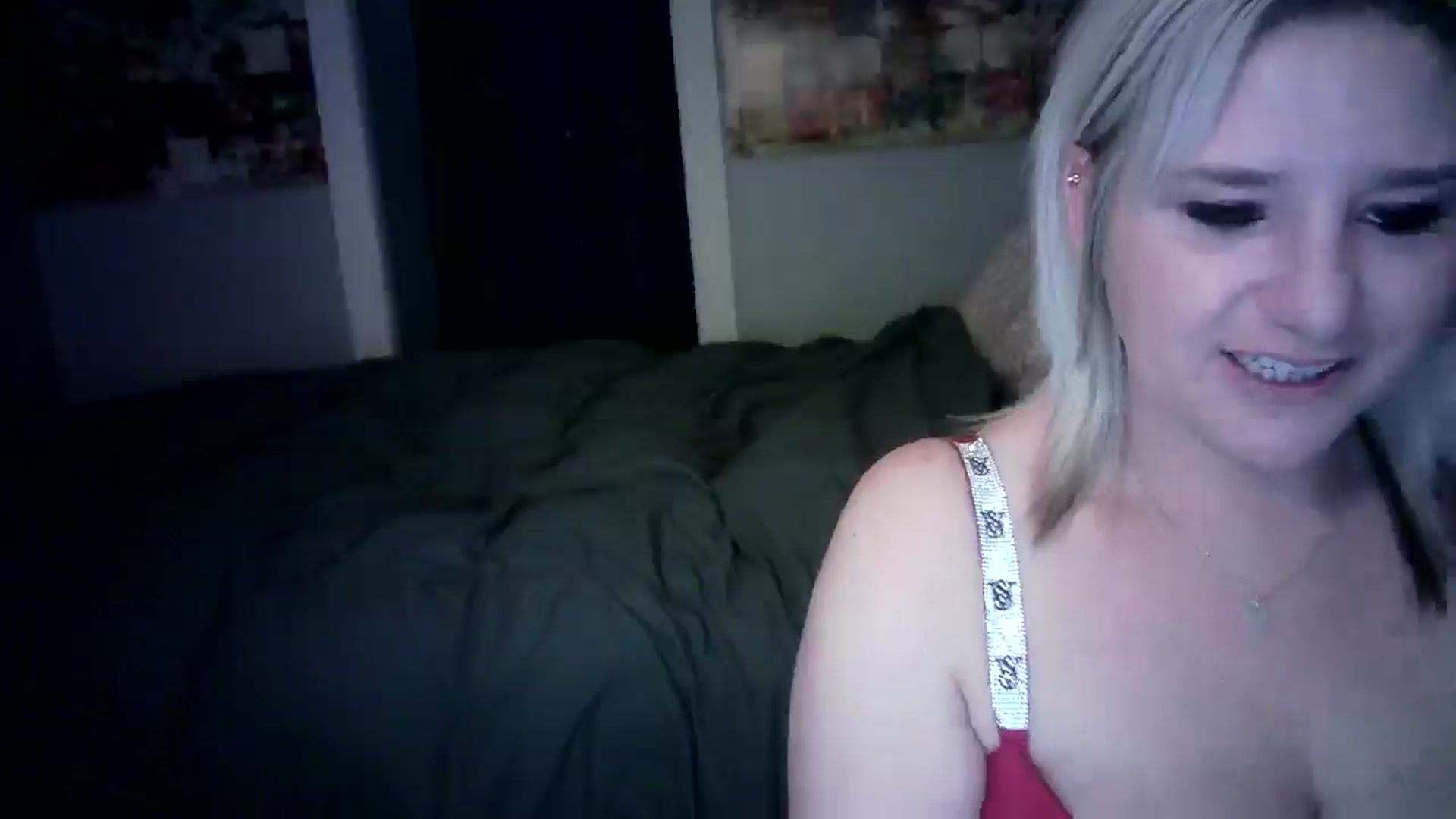 Gallery image thumbnail from LusciousLindz's myfreecams stream on, 05/15/2025, 17:40 image 9 of 20