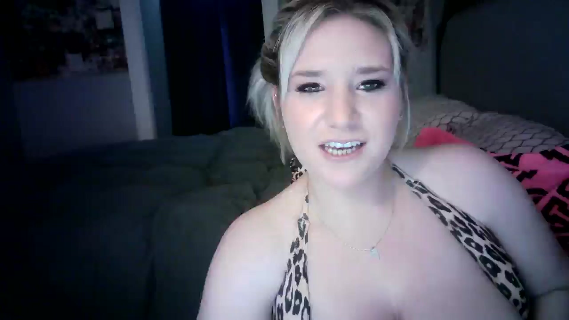Gallery image thumbnail from LusciousLindz's myfreecams stream on, 05/16/2025, 17:45 image 17 of 20
