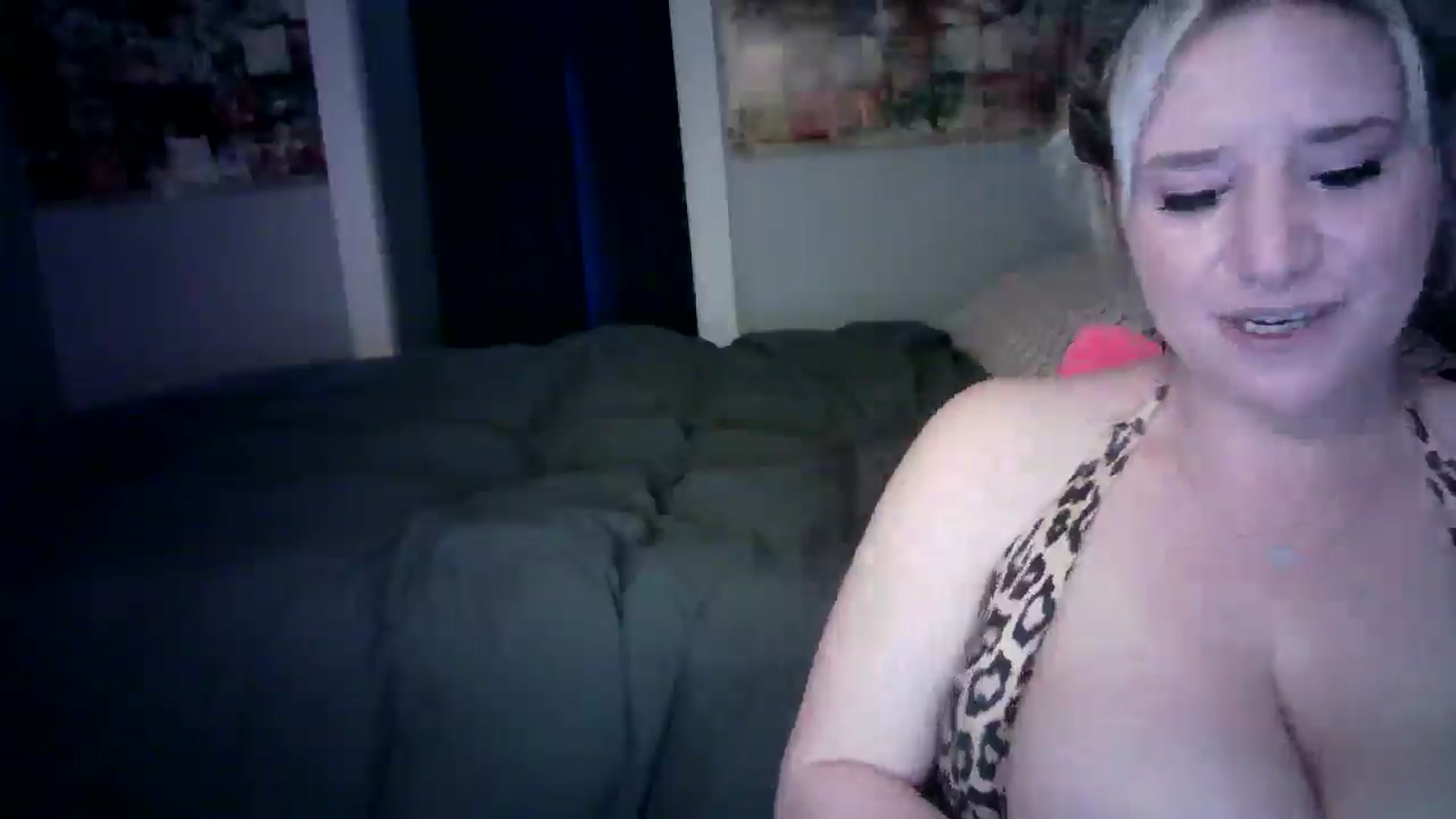 Gallery image thumbnail from LusciousLindz's myfreecams stream on, 05/16/2025, 17:45 image 13 of 20