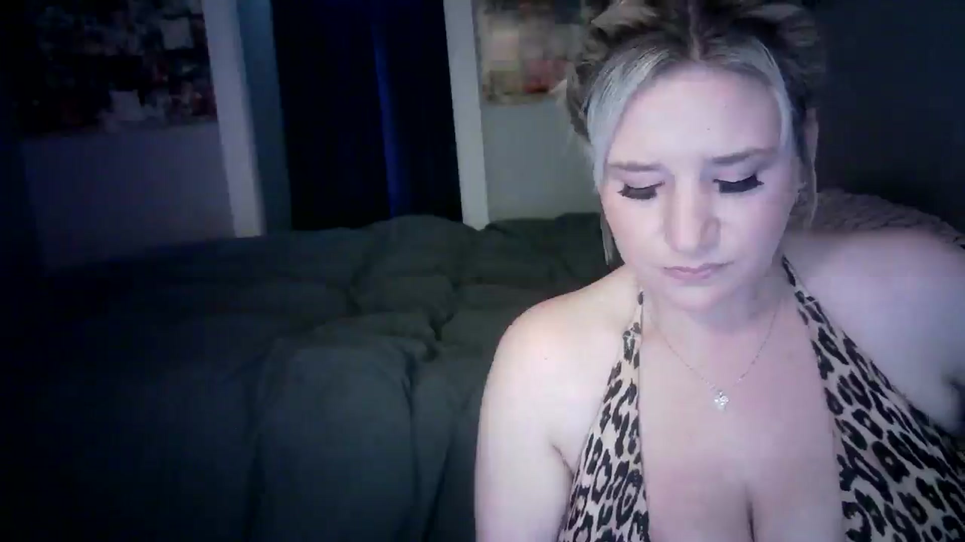 Gallery image thumbnail from LusciousLindz's myfreecams stream on, 05/16/2025, 17:45 image 6 of 20