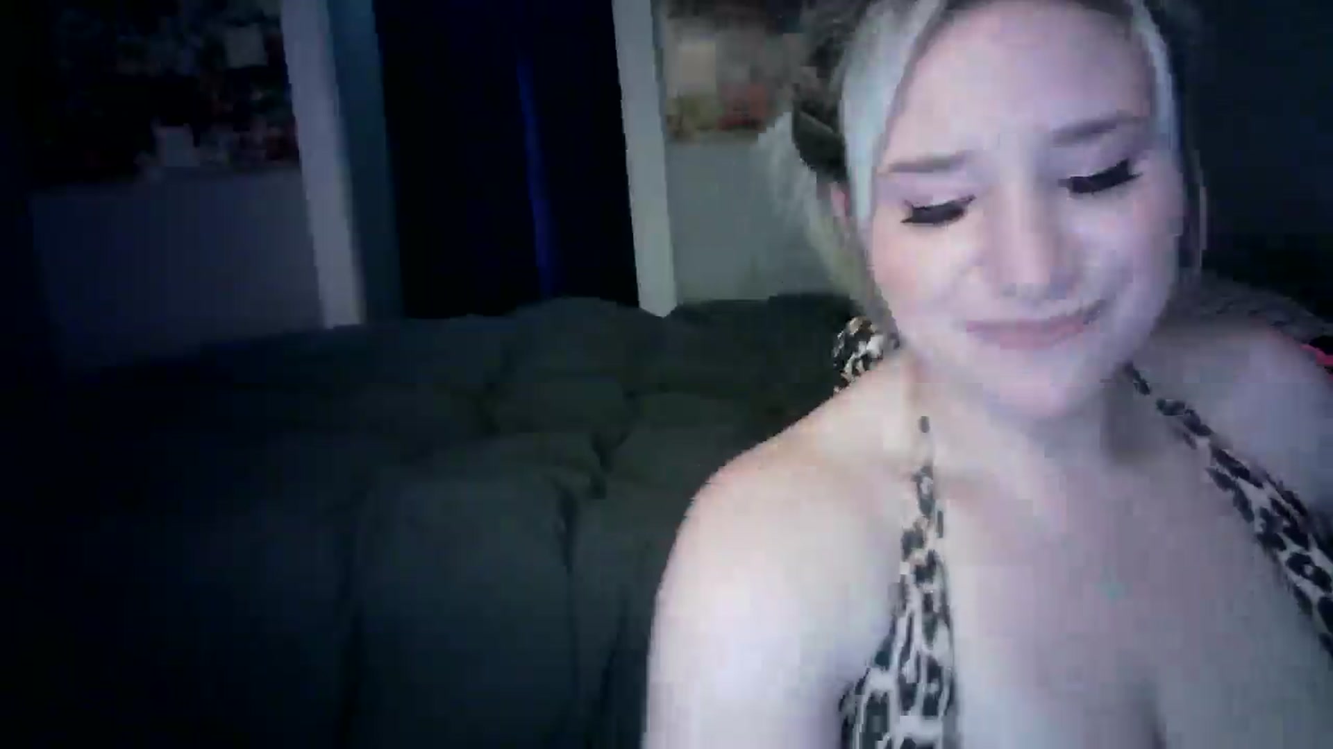 Gallery image thumbnail from LusciousLindz's myfreecams stream on, 05/16/2025, 17:45 image 8 of 20
