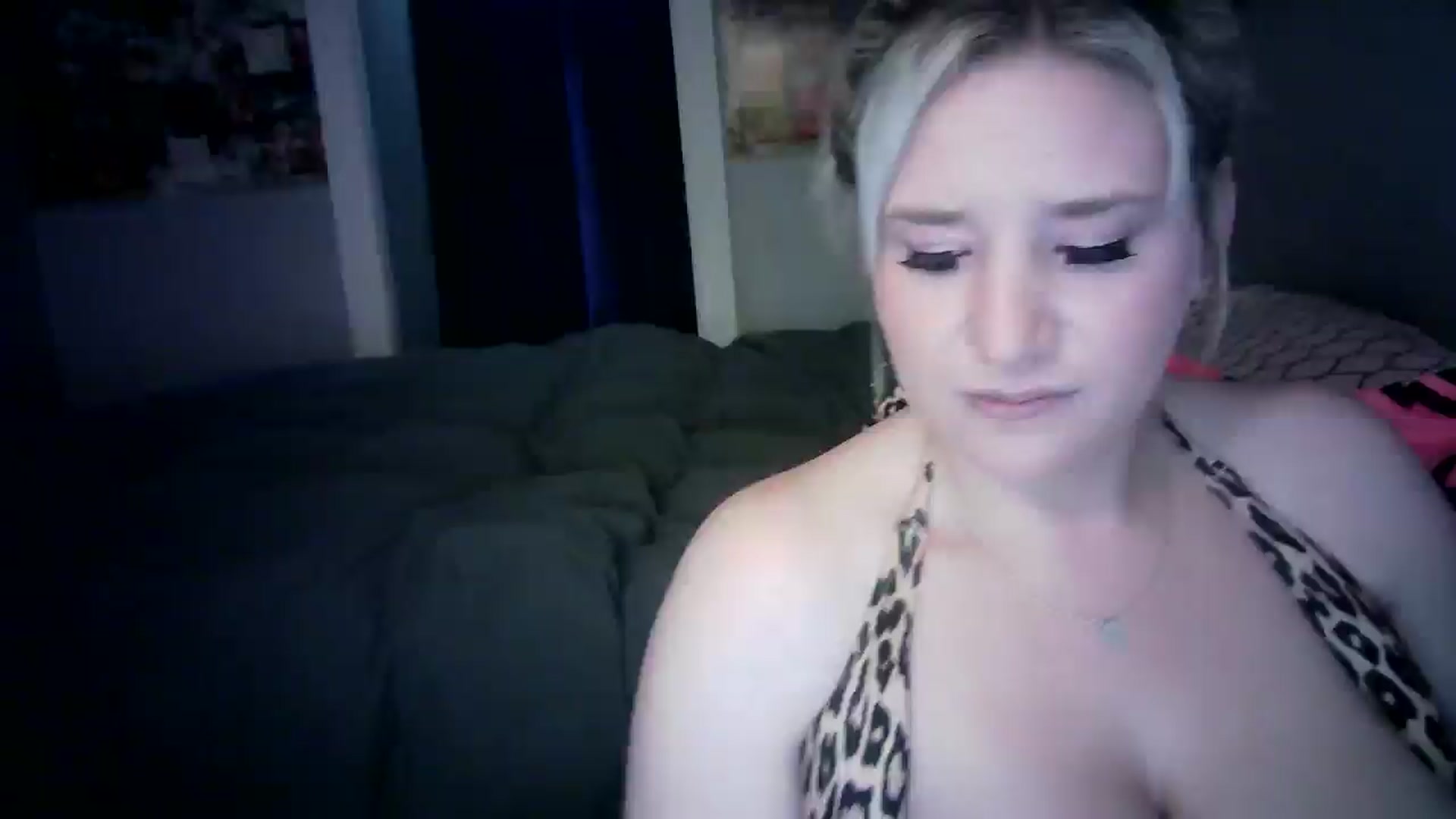 Gallery image thumbnail from LusciousLindz's myfreecams stream on, 05/16/2025, 17:45 image 18 of 20