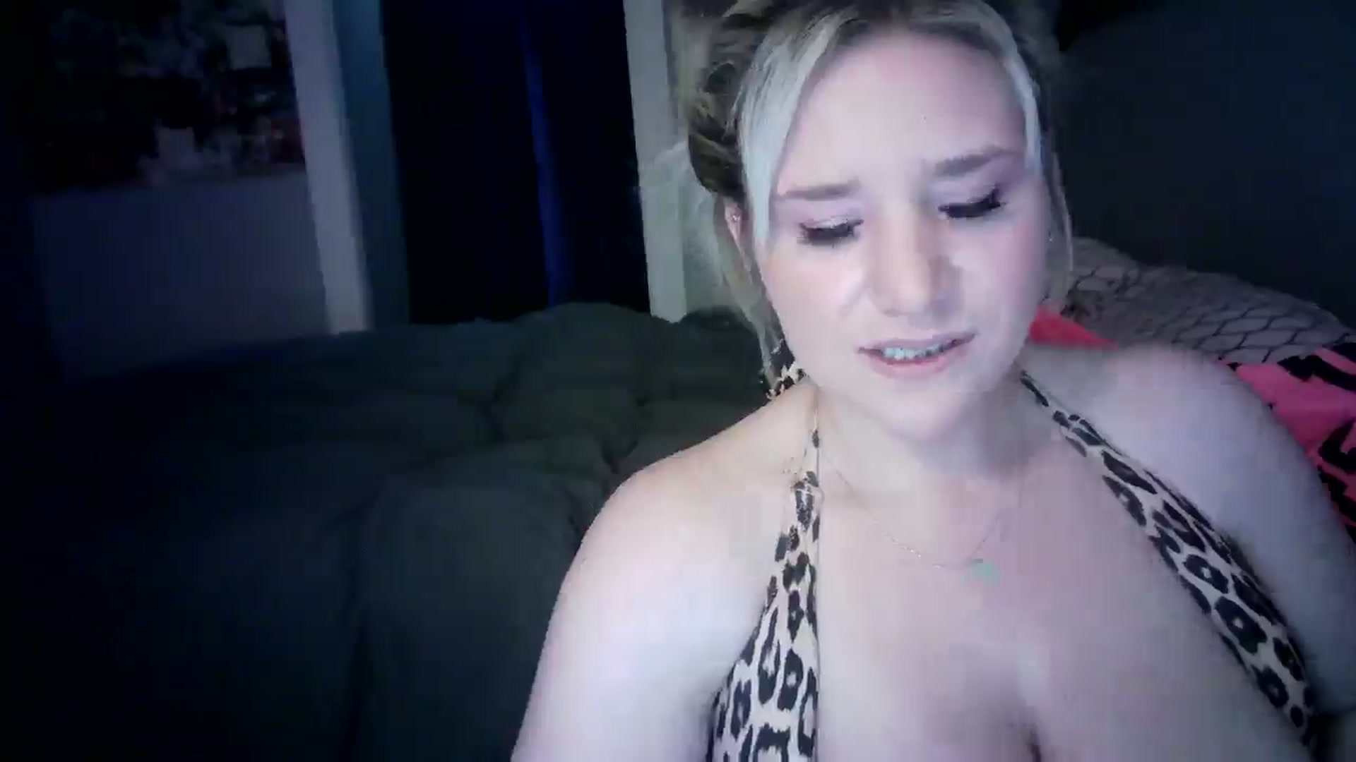 Gallery image thumbnail from LusciousLindz's myfreecams stream on, 05/16/2025, 17:45 image 12 of 20