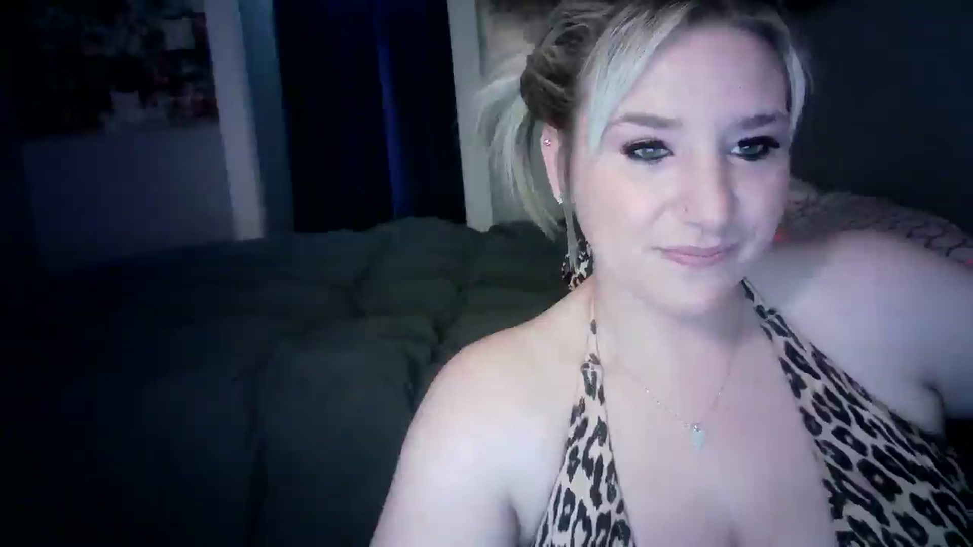 Gallery image thumbnail from LusciousLindz's myfreecams stream on, 05/16/2025, 17:45 image 3 of 20