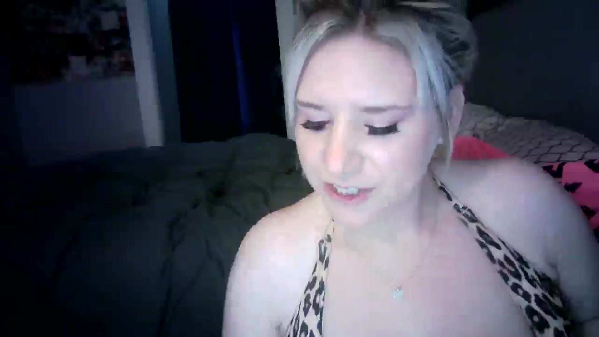Gallery image thumbnail from LusciousLindz's myfreecams stream on, 05/16/2025, 18:44 image 17 of 20