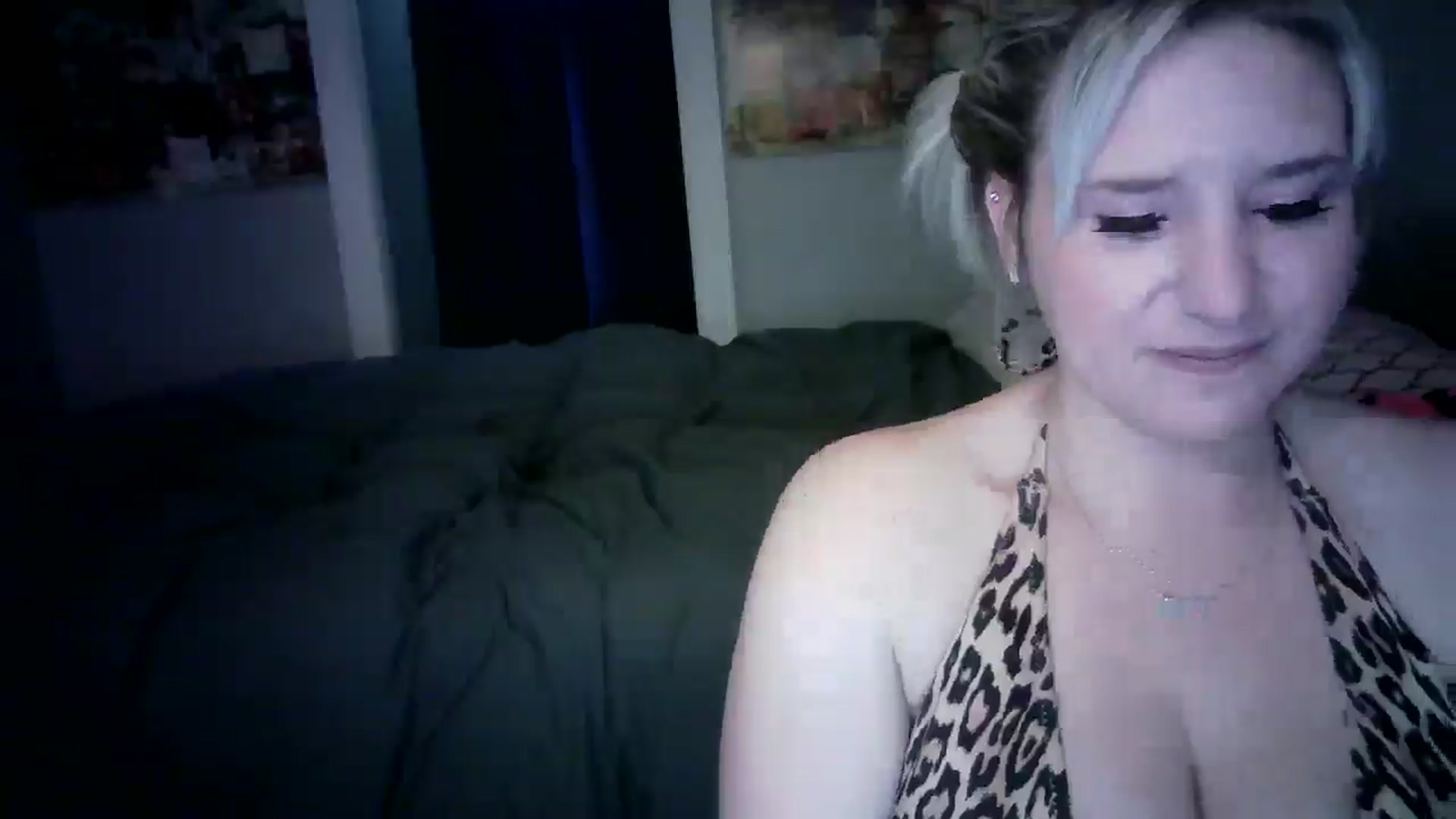 Gallery image thumbnail from LusciousLindz's myfreecams stream on, 05/16/2025, 18:44 image 10 of 20