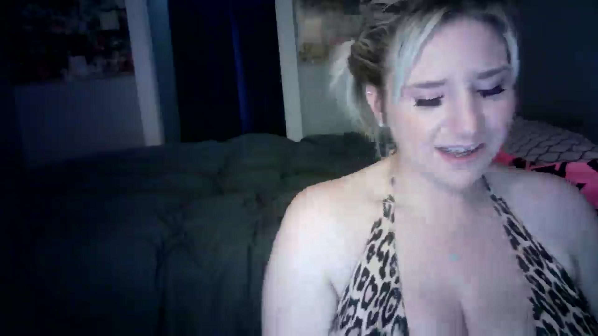 Gallery image thumbnail from LusciousLindz's myfreecams stream on, 05/16/2025, 18:44 image 6 of 20