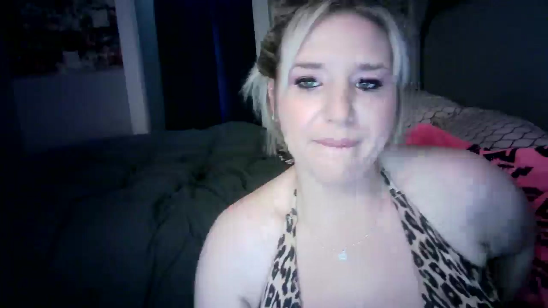 Gallery image thumbnail from LusciousLindz's myfreecams stream on, 05/16/2025, 18:44 image 14 of 20