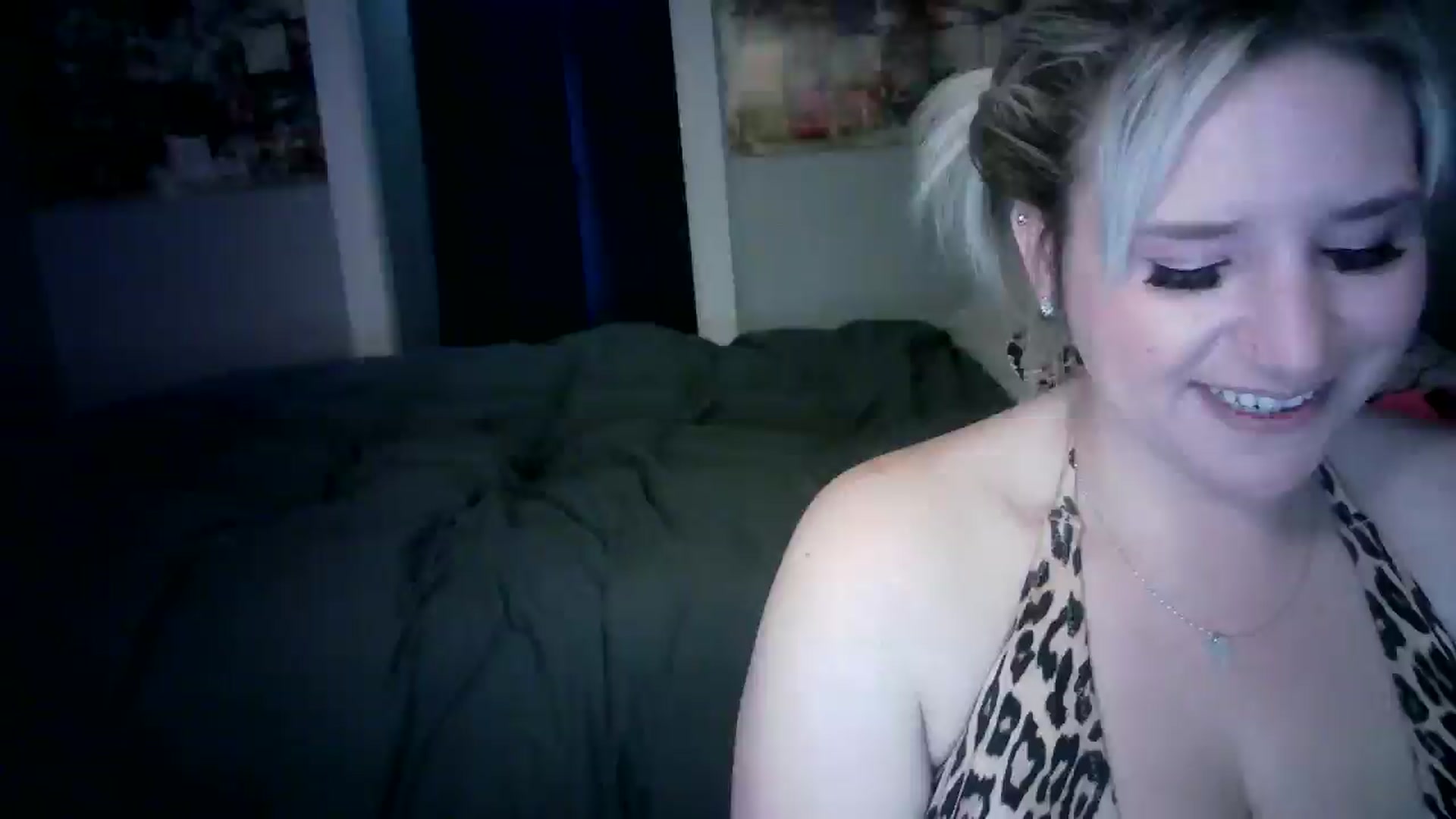 Gallery image thumbnail from LusciousLindz's myfreecams stream on, 05/16/2025, 18:44 image 12 of 20