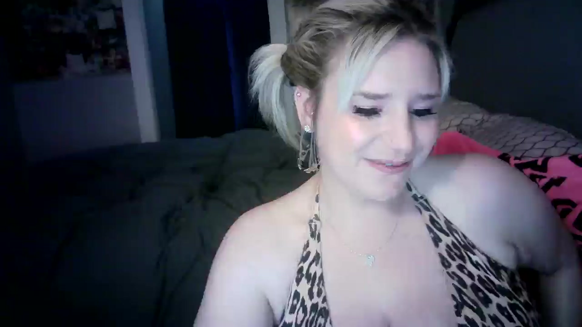 Gallery image thumbnail from LusciousLindz's myfreecams stream on, 05/16/2025, 18:44 image 11 of 20